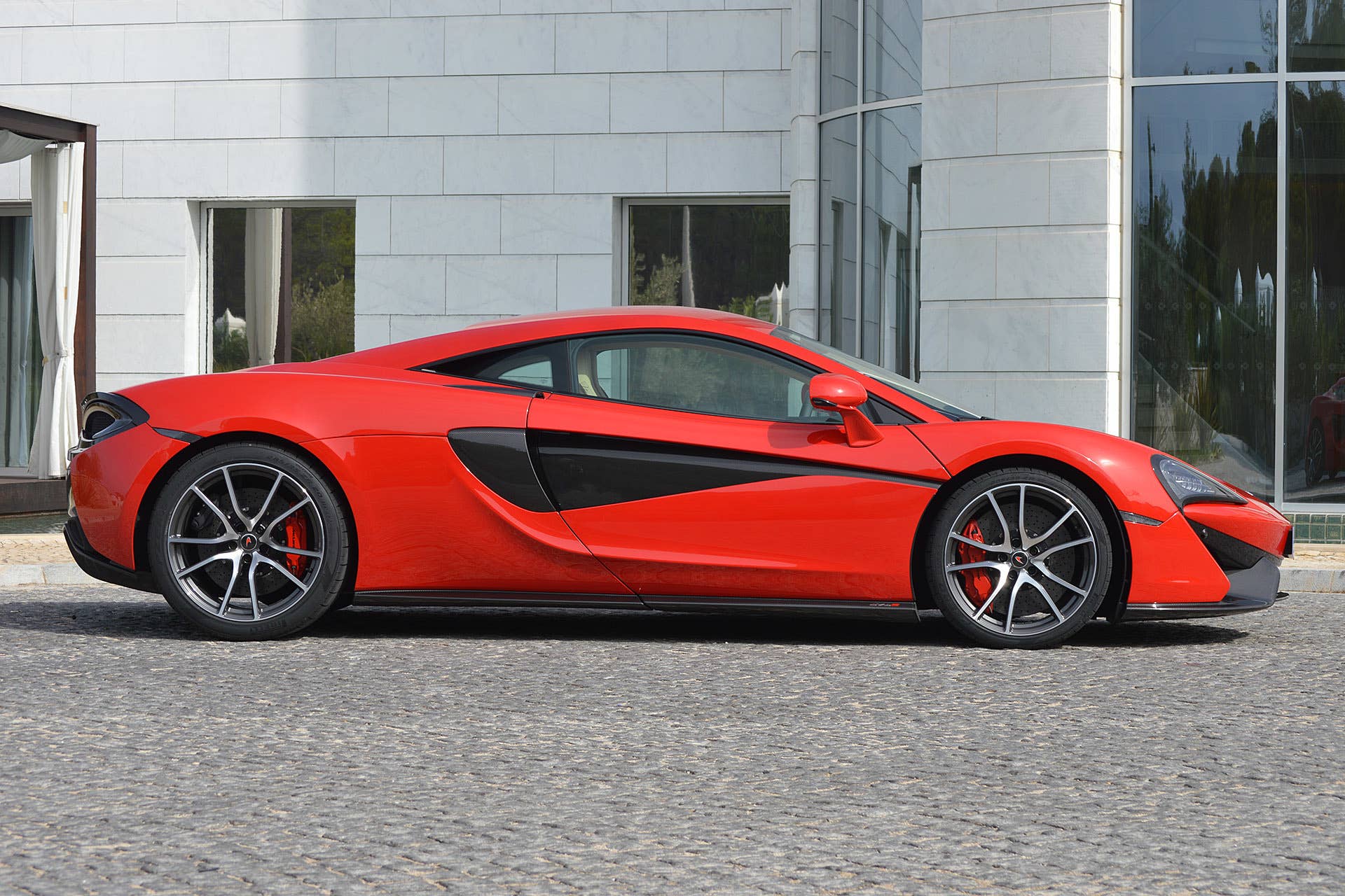 2016 McLaren 570S side view