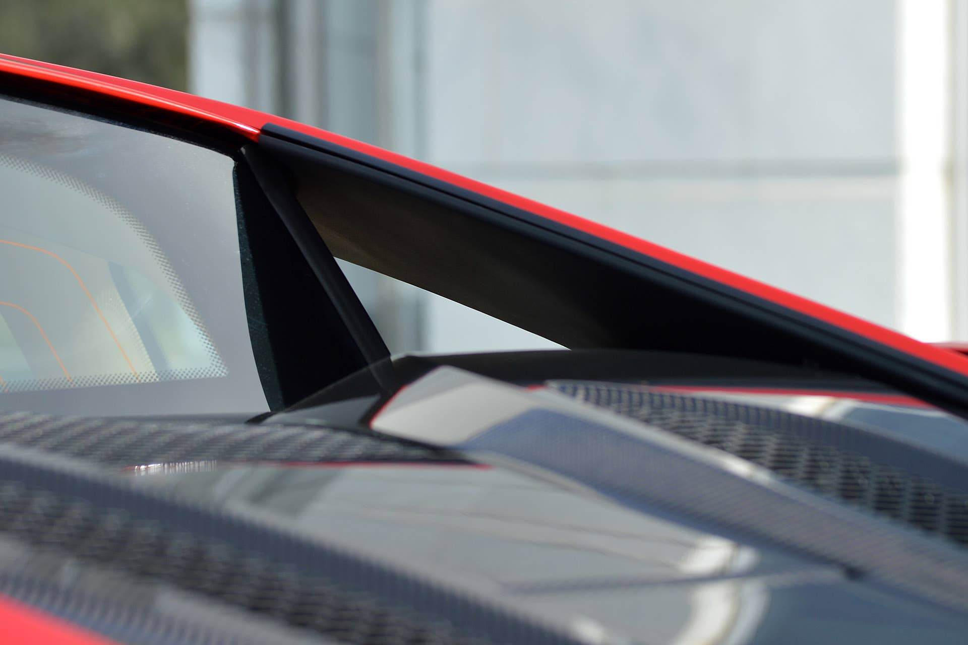 2016 McLaren 570S buttress