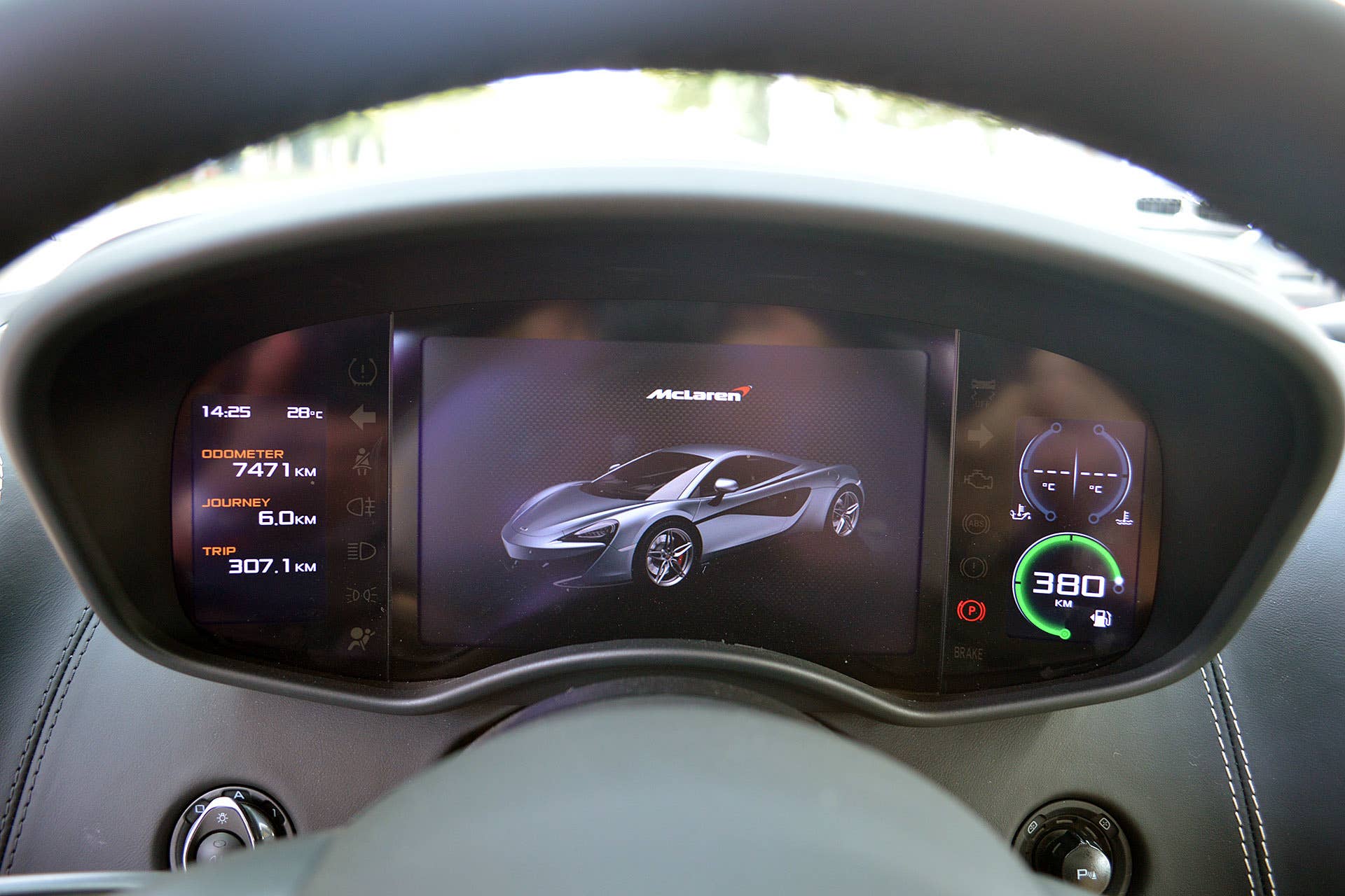 2016 McLaren 570S gauges