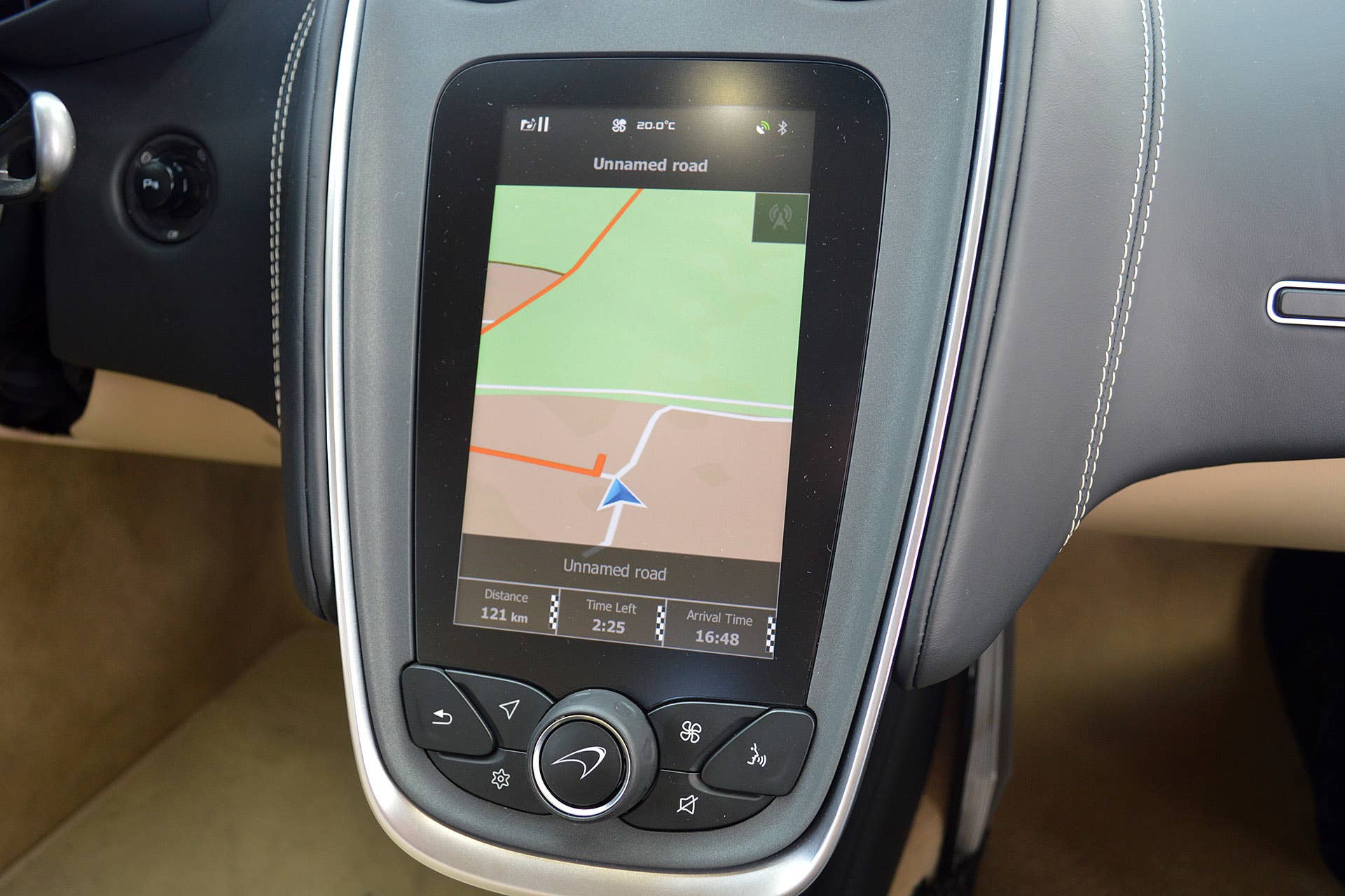 2016 McLaren 570S navigation system