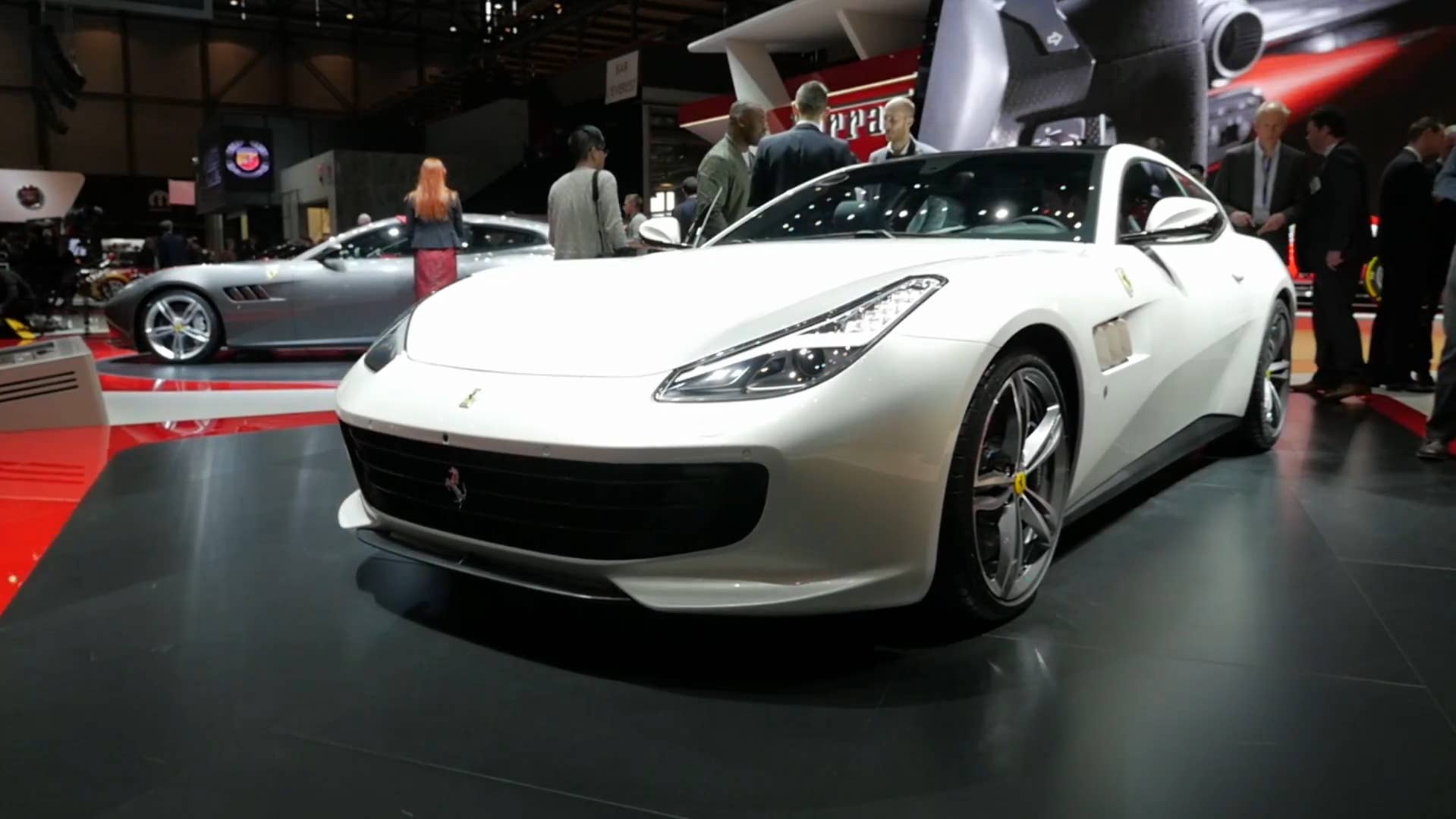 2017 Ferrari GTC4 Lusso | 2016 Geneva Motor Show | Beauty-Roll