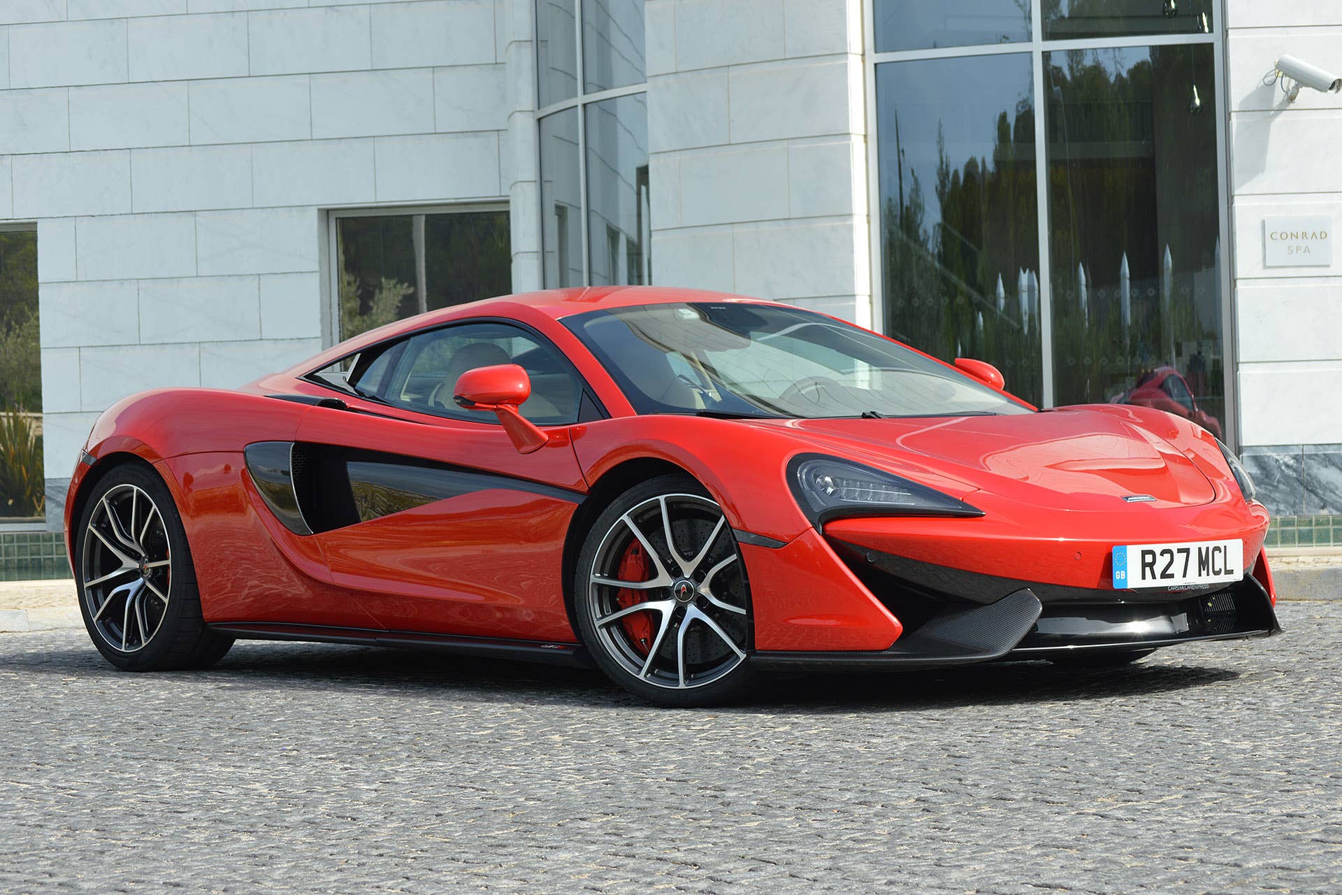 2016 McLaren 570S front 3/4 view