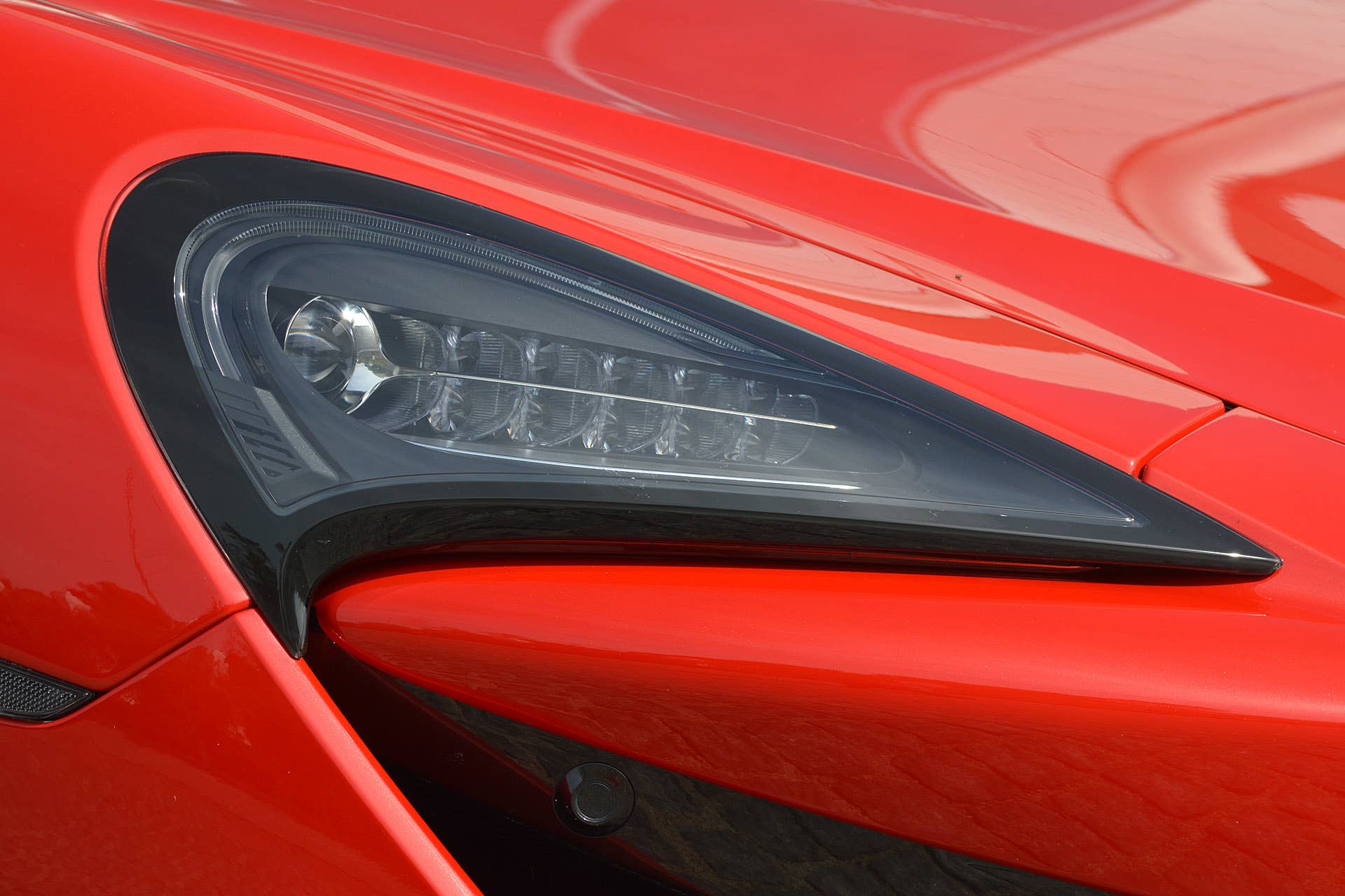 2016 McLaren 570S headlight