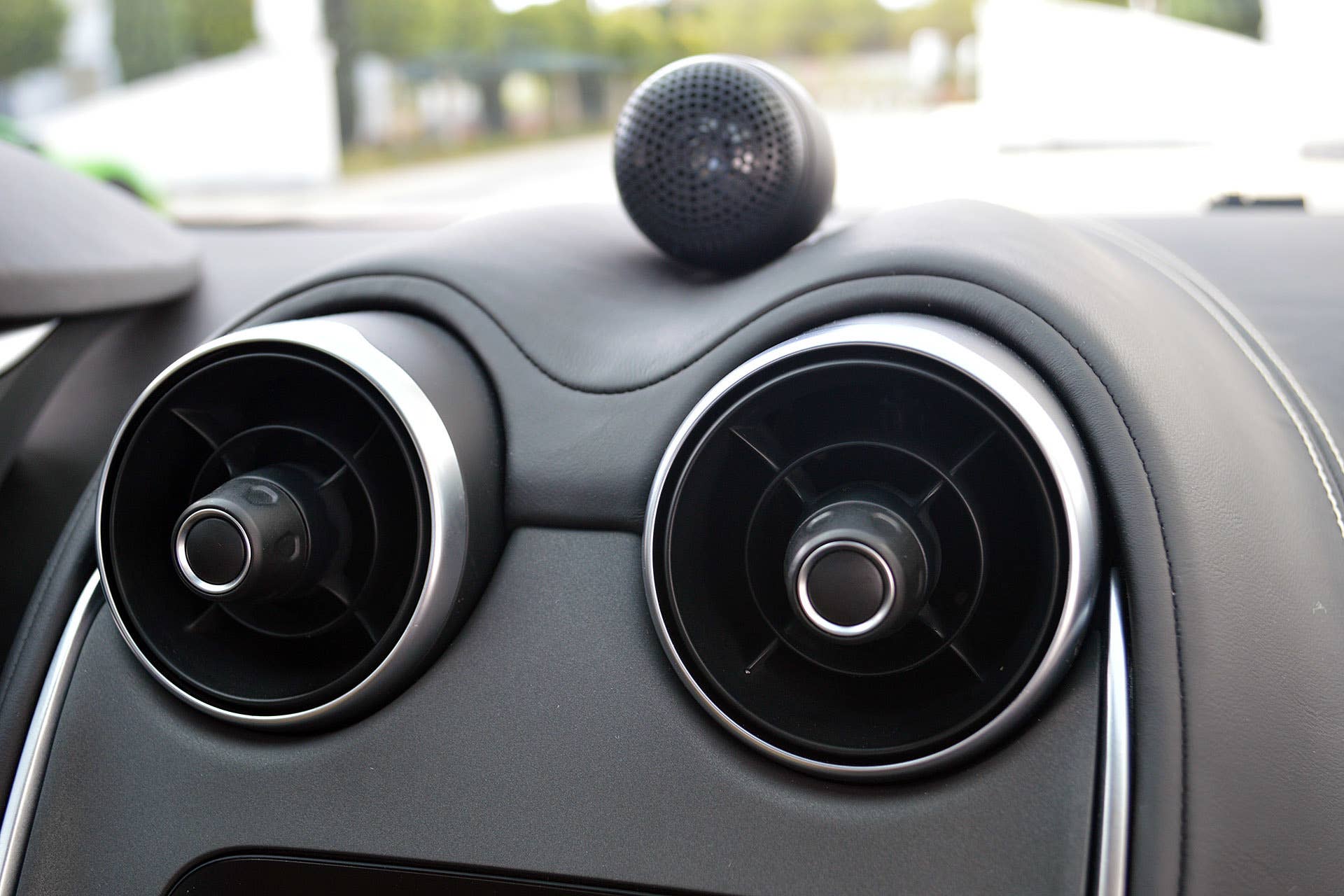 2016 McLaren 570S air vents