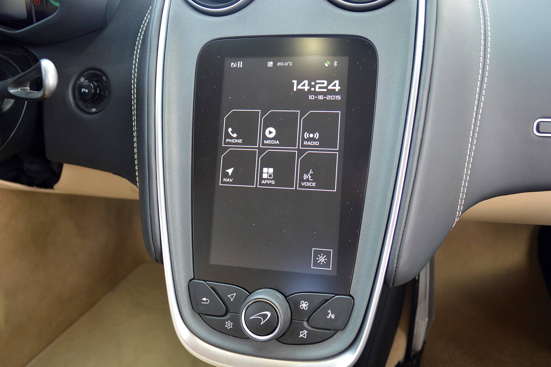 2016 McLaren 570S infotainment system