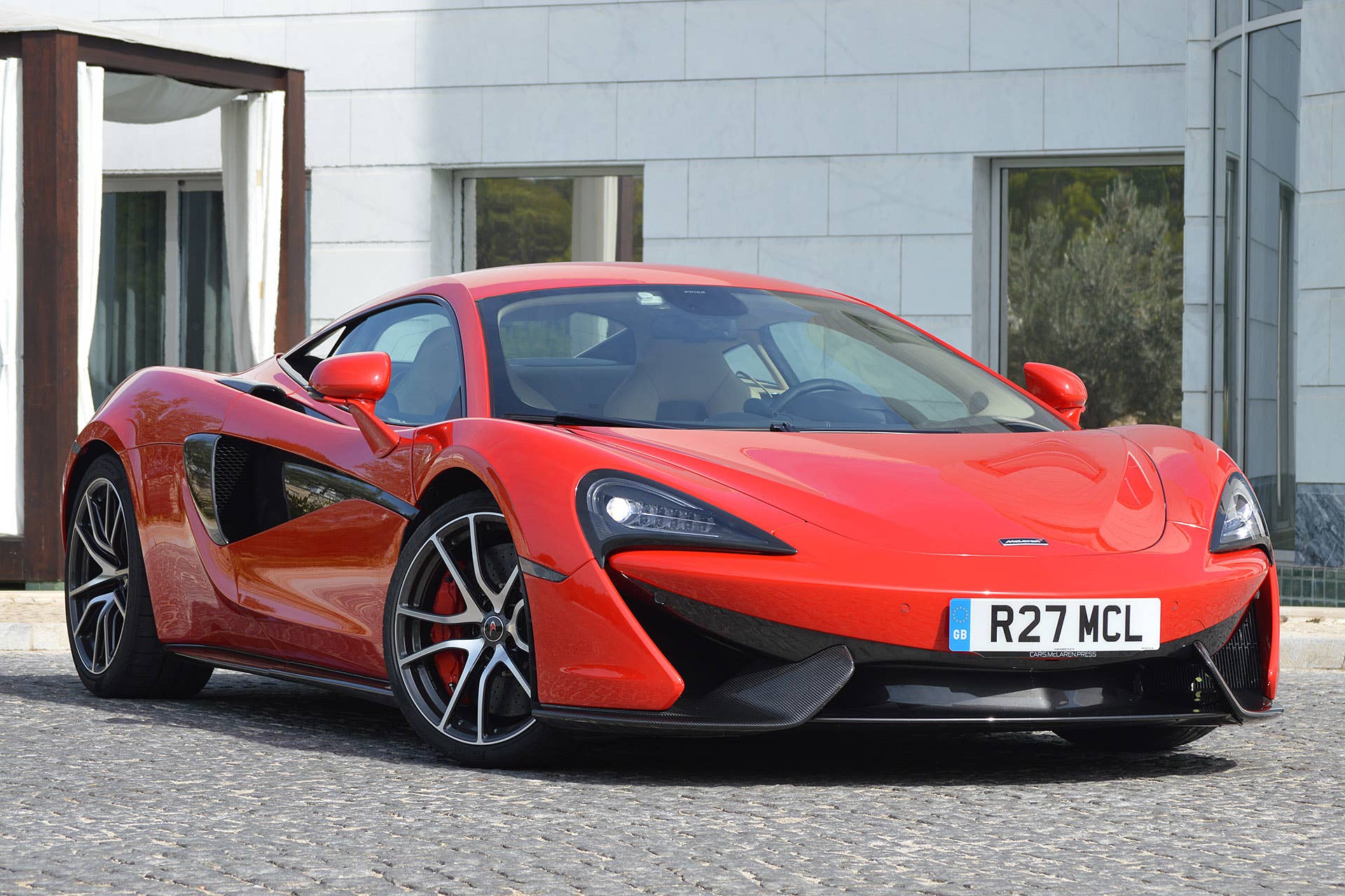2016 McLaren 570S front 3/4 view