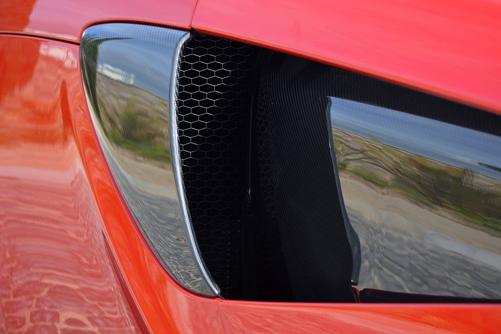 2016 McLaren 570S air intake