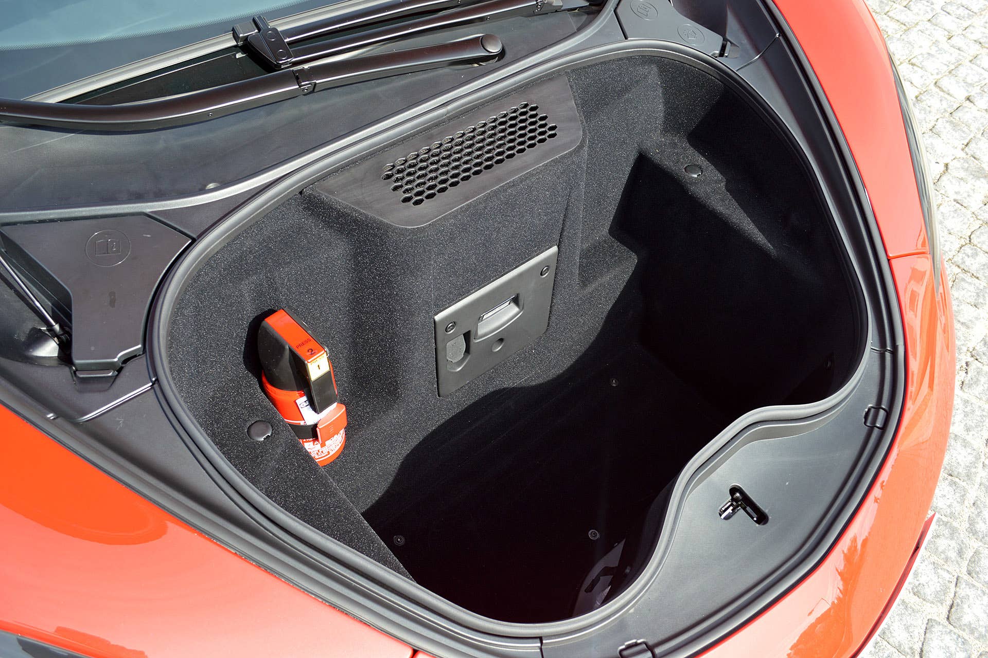 2016 McLaren 570S trunk