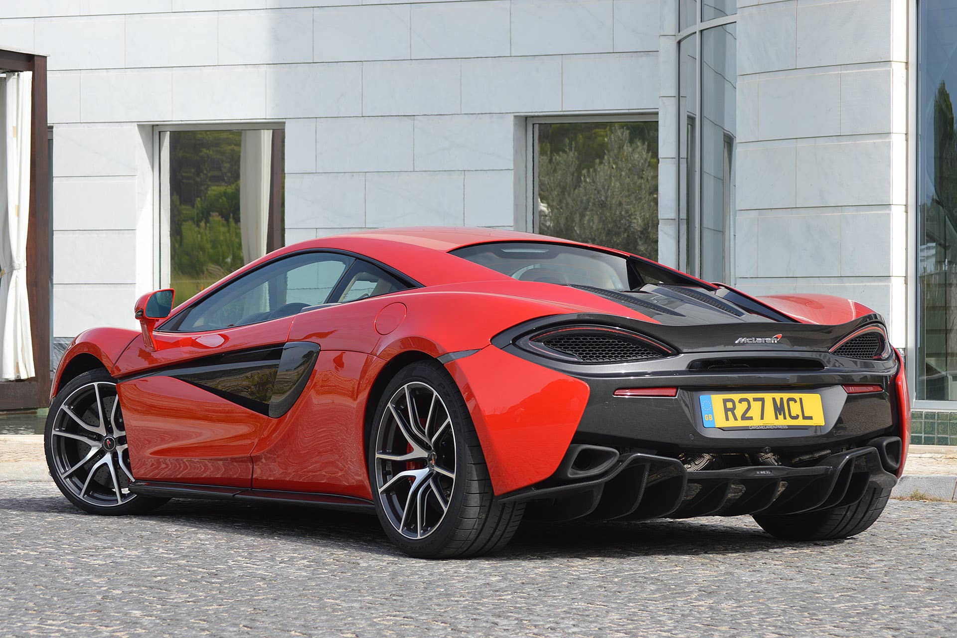 2016 McLaren 570S rear 3/4 view
