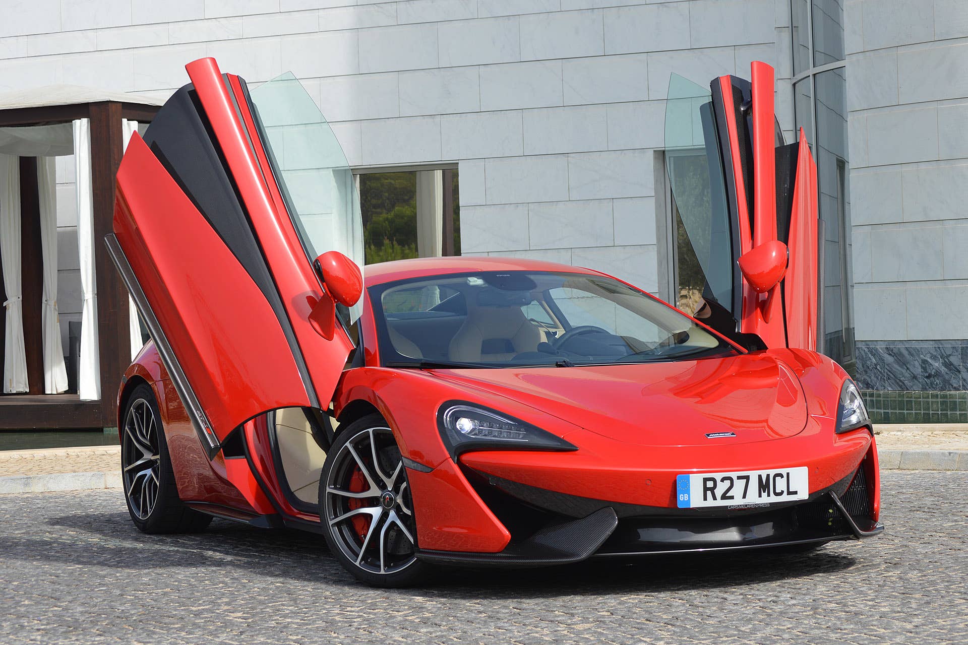 2016 McLaren 570S front 3/4 view
