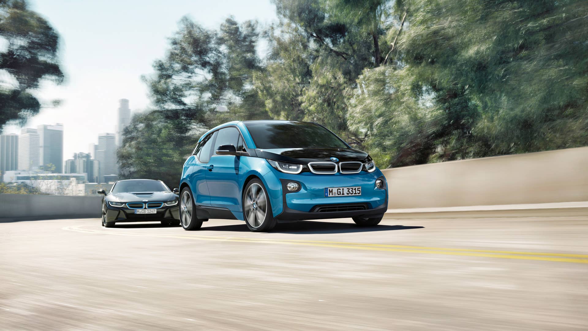 2017 BMW i3 front 3/4 view with i8 behind