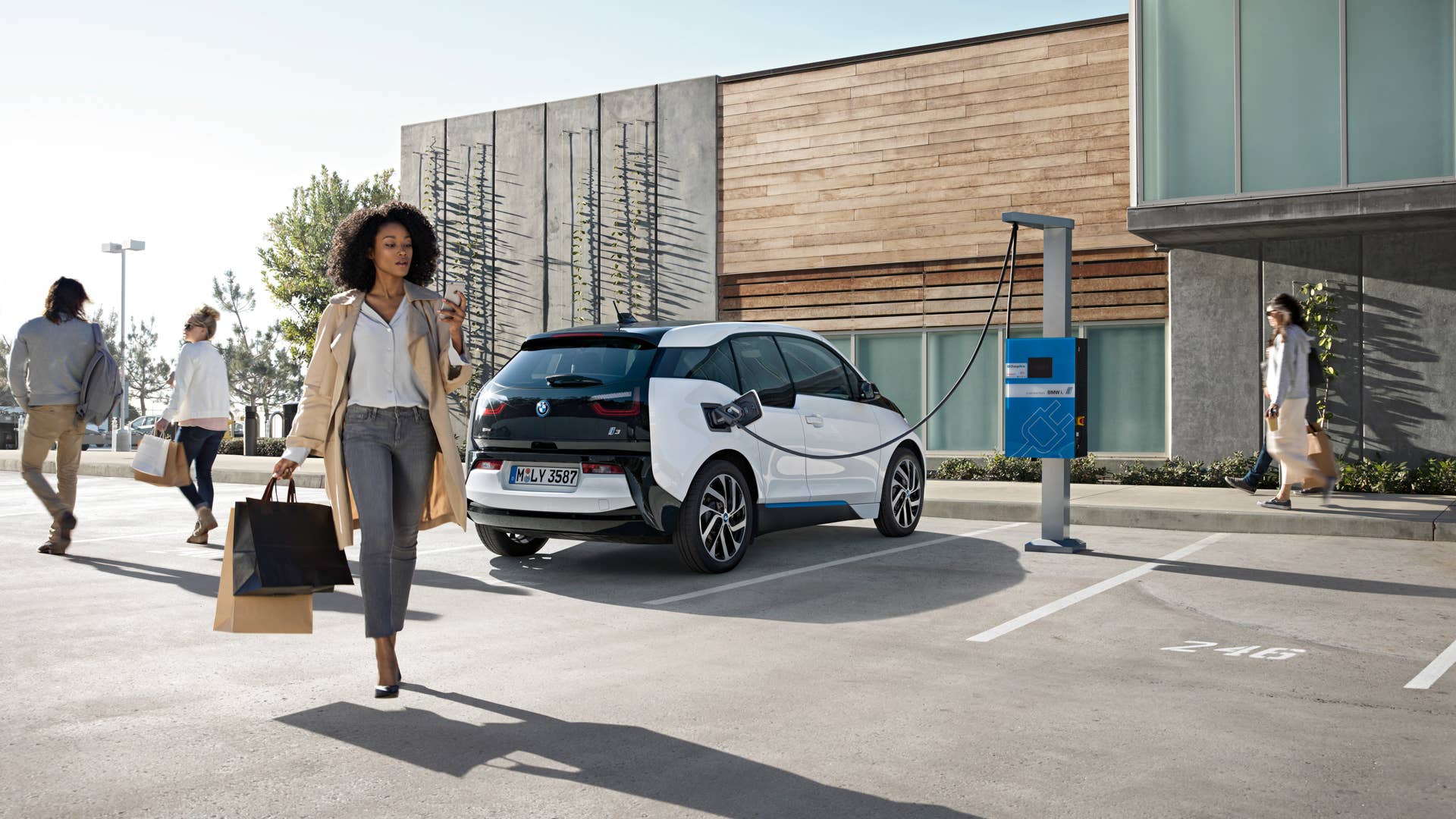 2017 BMW i3 plugged in