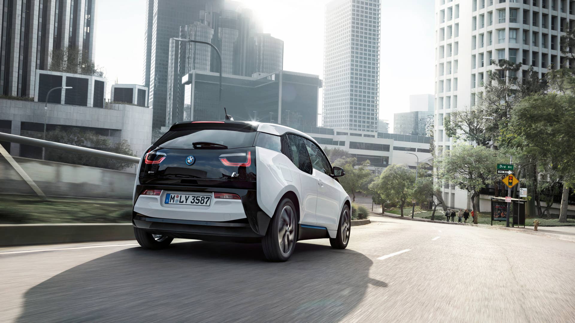 2017 BMW i3 rear 3/4 view on road