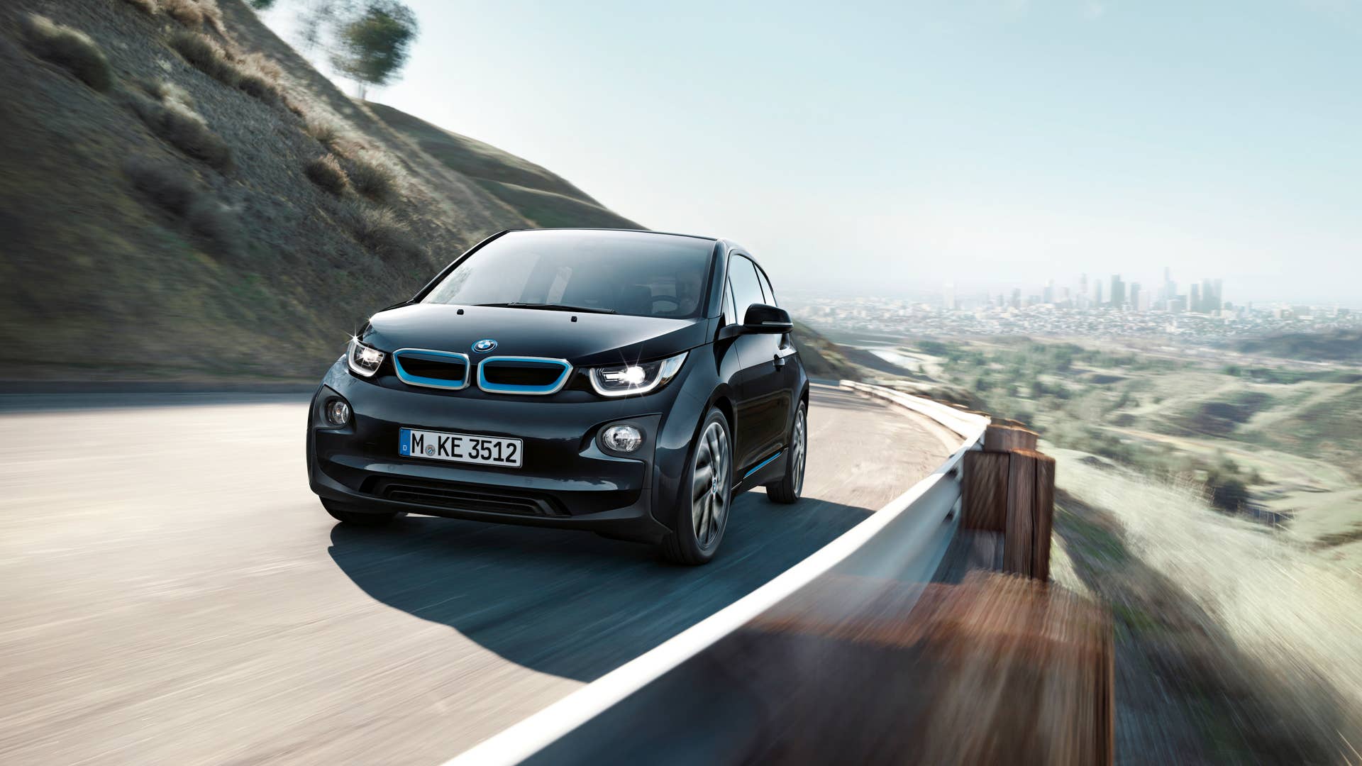 2017 BMW i3 front 3/4 view on road