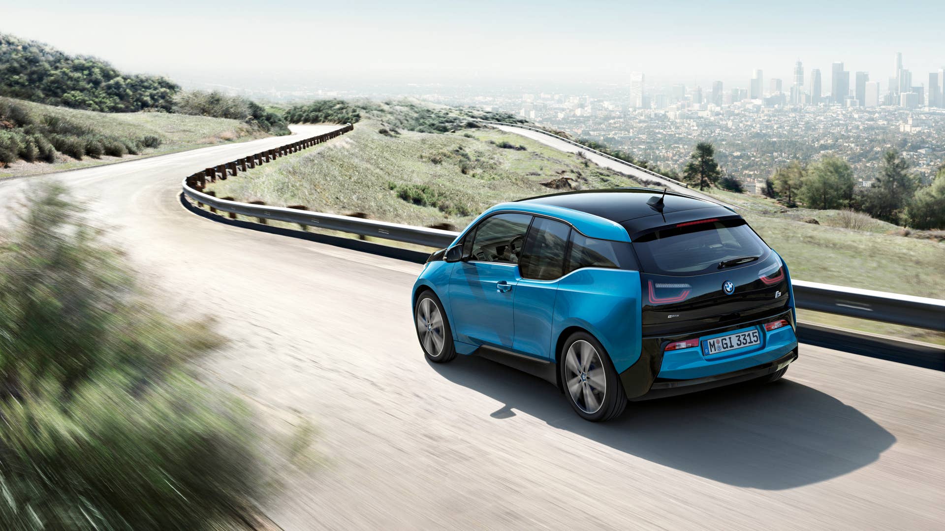 2017 BMW i3 rear 3/4 view on road