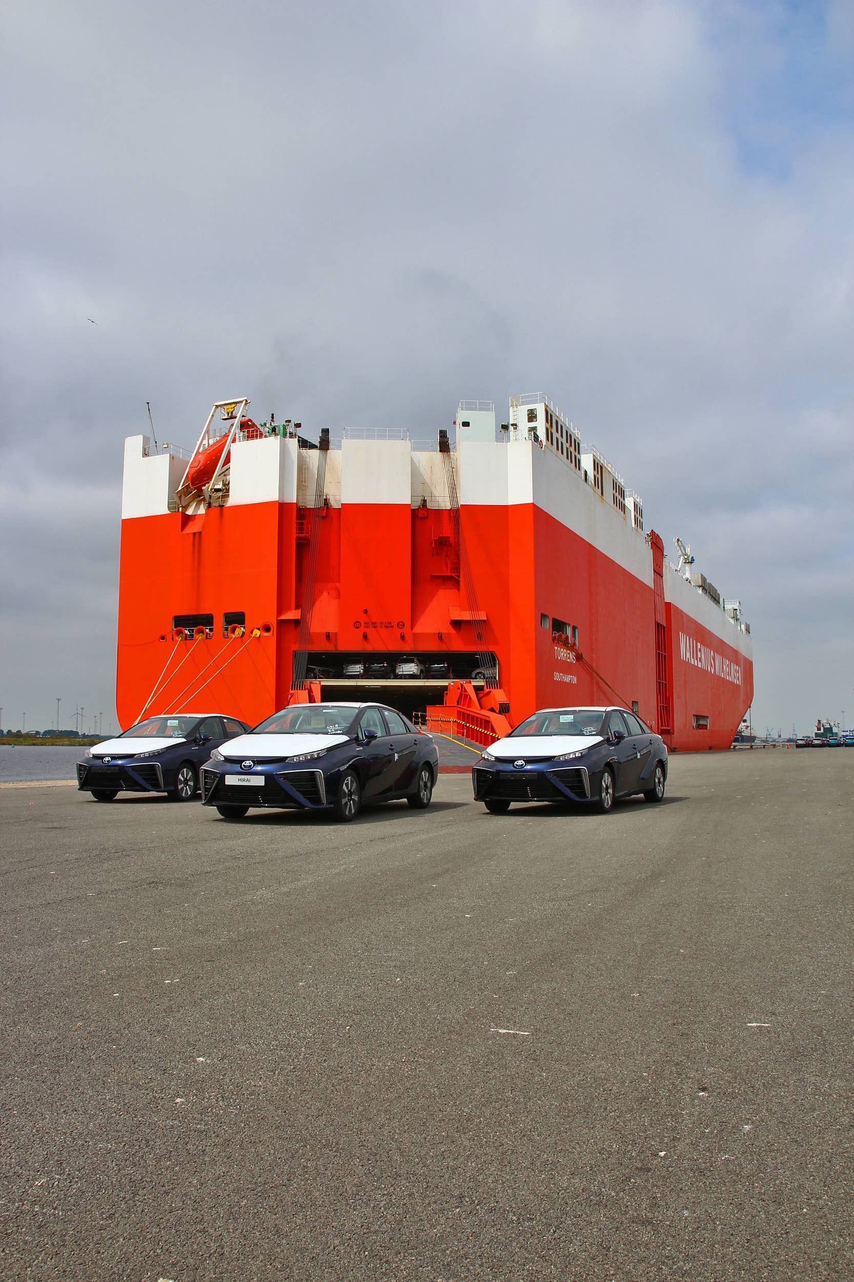 toyota mirai vertical
