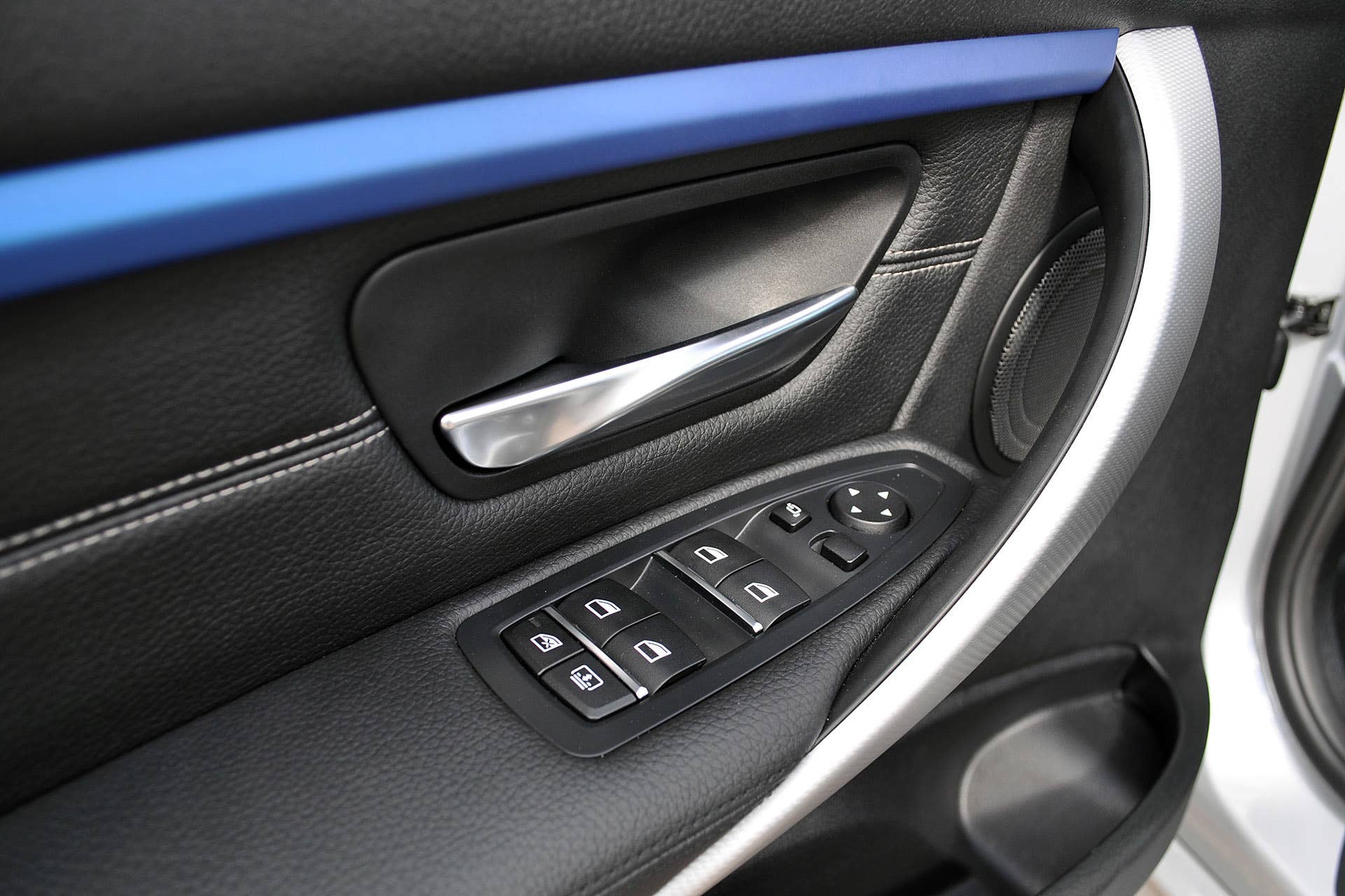 2016 BMW 3 Series door