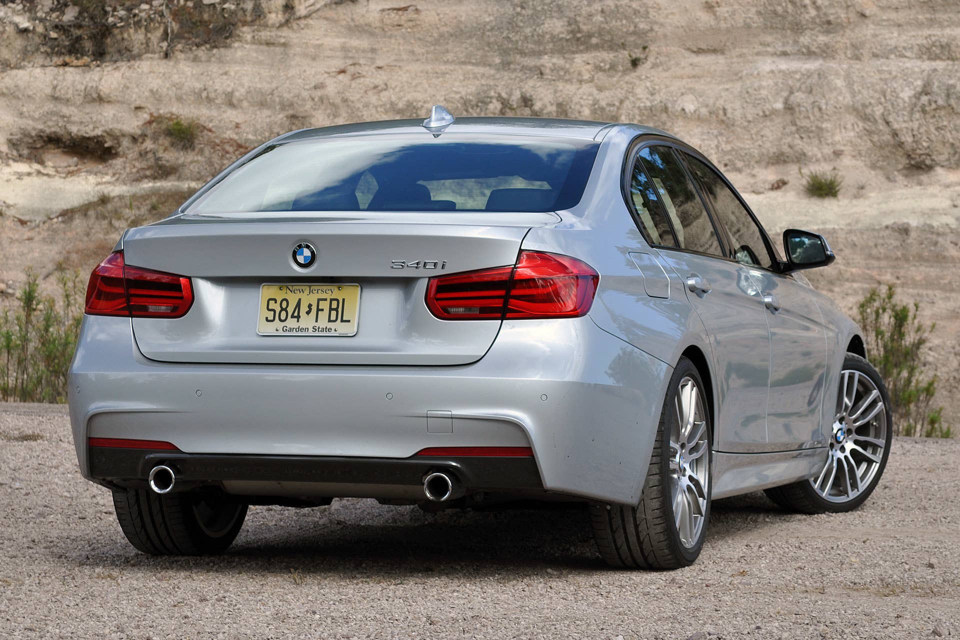 2016 BMW 3 Series rear 3/4 view