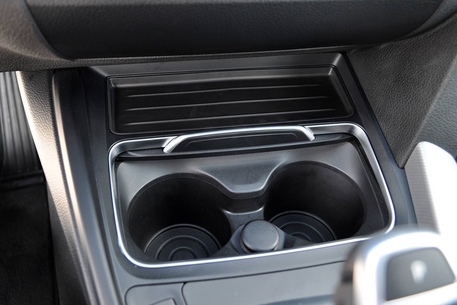 2016 BMW 3 Series cup holders