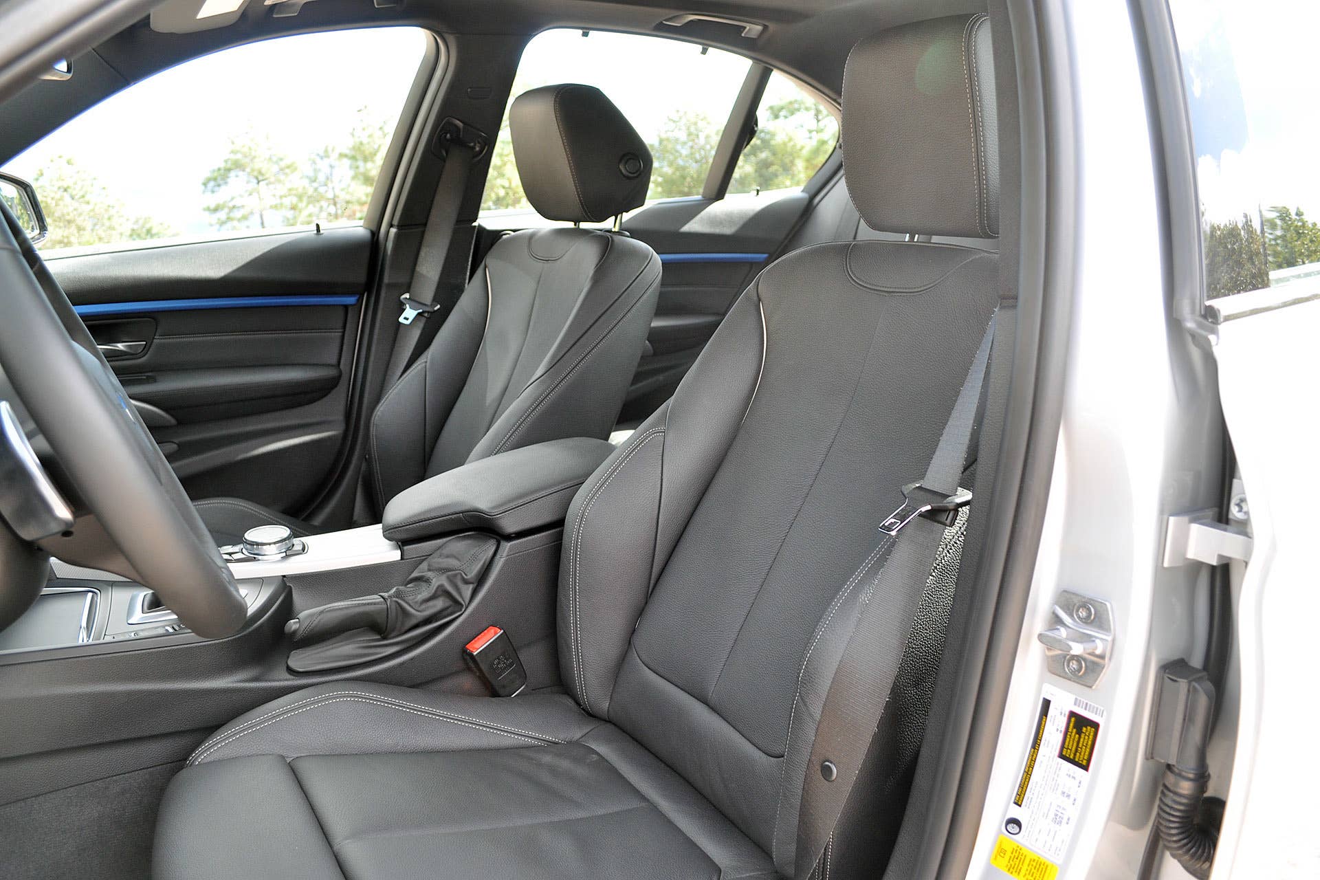2016 BMW 3 Series front seats