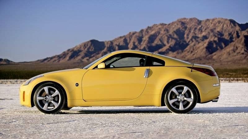 2006 nissan z coupe yellow side