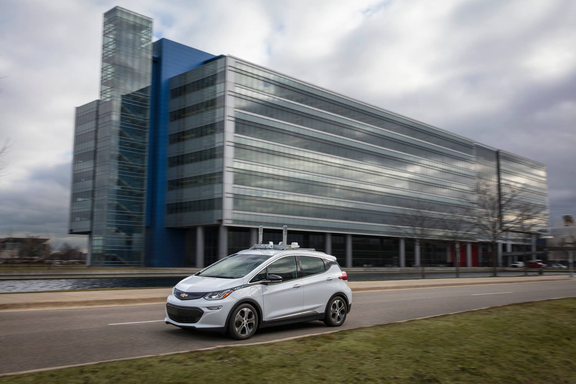 General Motors has begun testing fully autonomous development fleet vehicles on public roads in Michigan, starting with roads nearby its Technical Center in Warren.