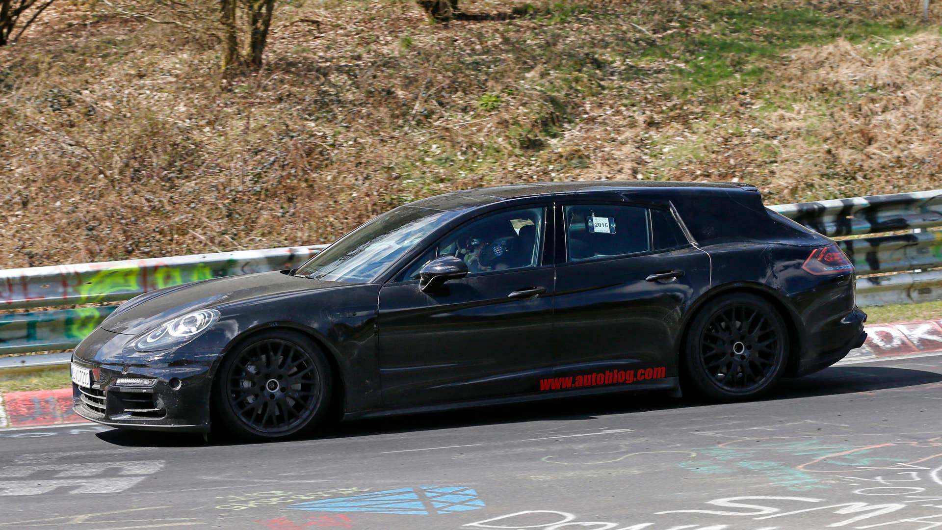 2017 porsche panamera sport turismo spy photo