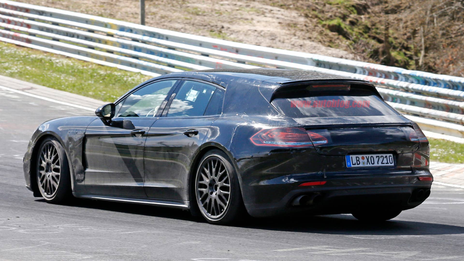 2017 porsche panamera wagon rear spy photo