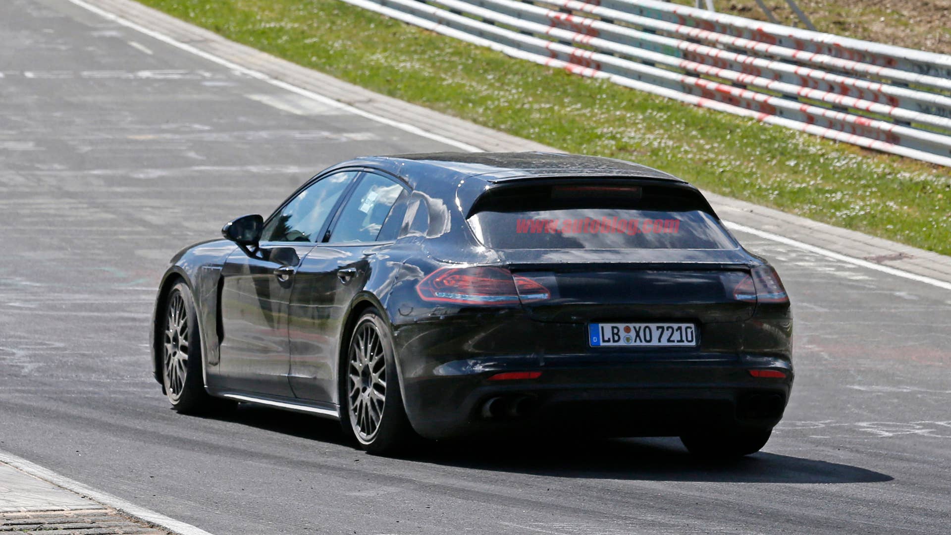 2017 porsche panamera sport turismo spy photo