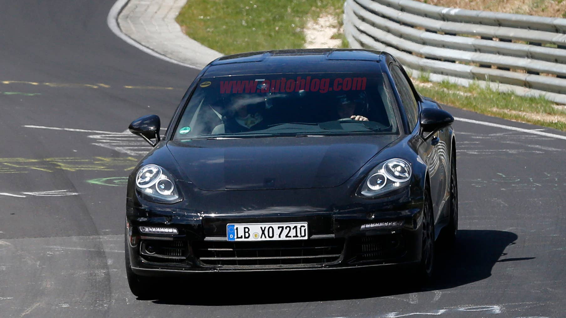 2017 porsche panamera front spy photo