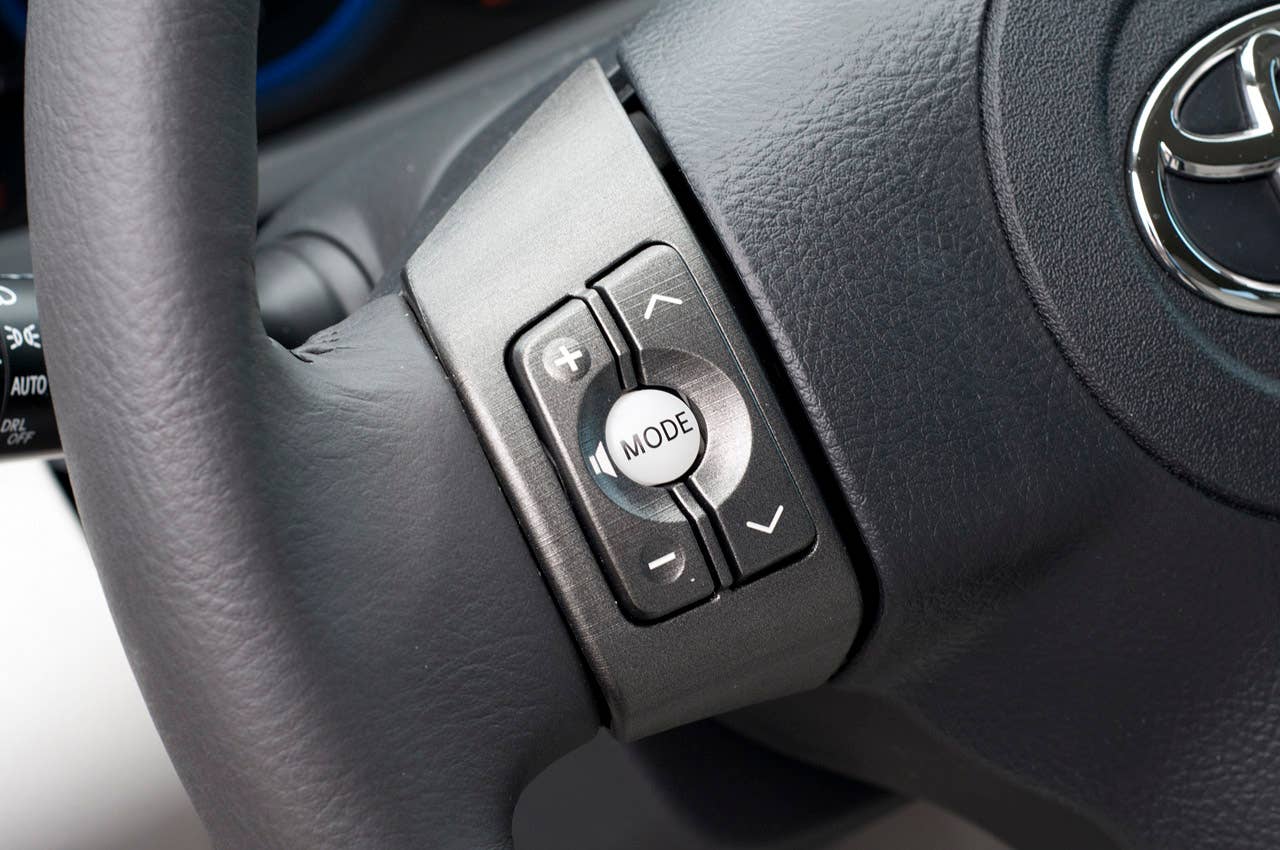 2013 Toyota RAV4 EV steering wheel controls