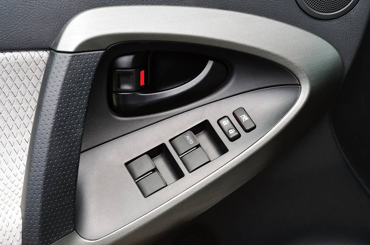 2013 Toyota RAV4 EV door handle