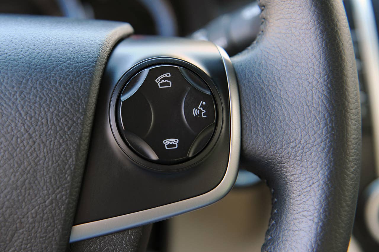 2013 Toyota Camry Hybrid steering wheel controls