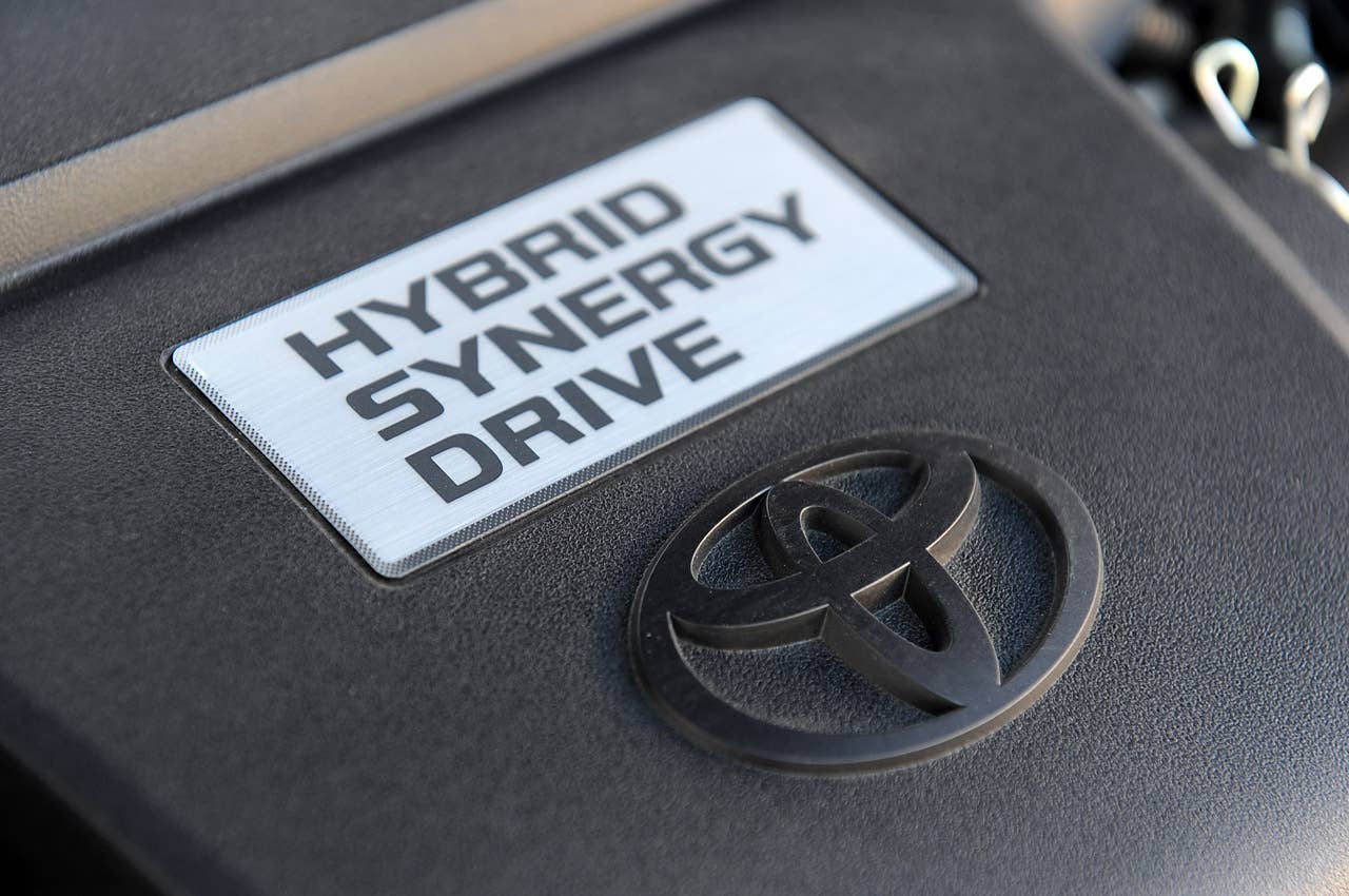 2013 Toyota Camry Hybrid engine detail