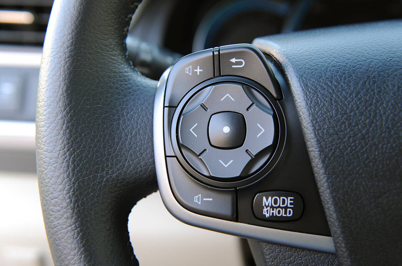2013 Toyota Camry Hybrid steering wheel controls
