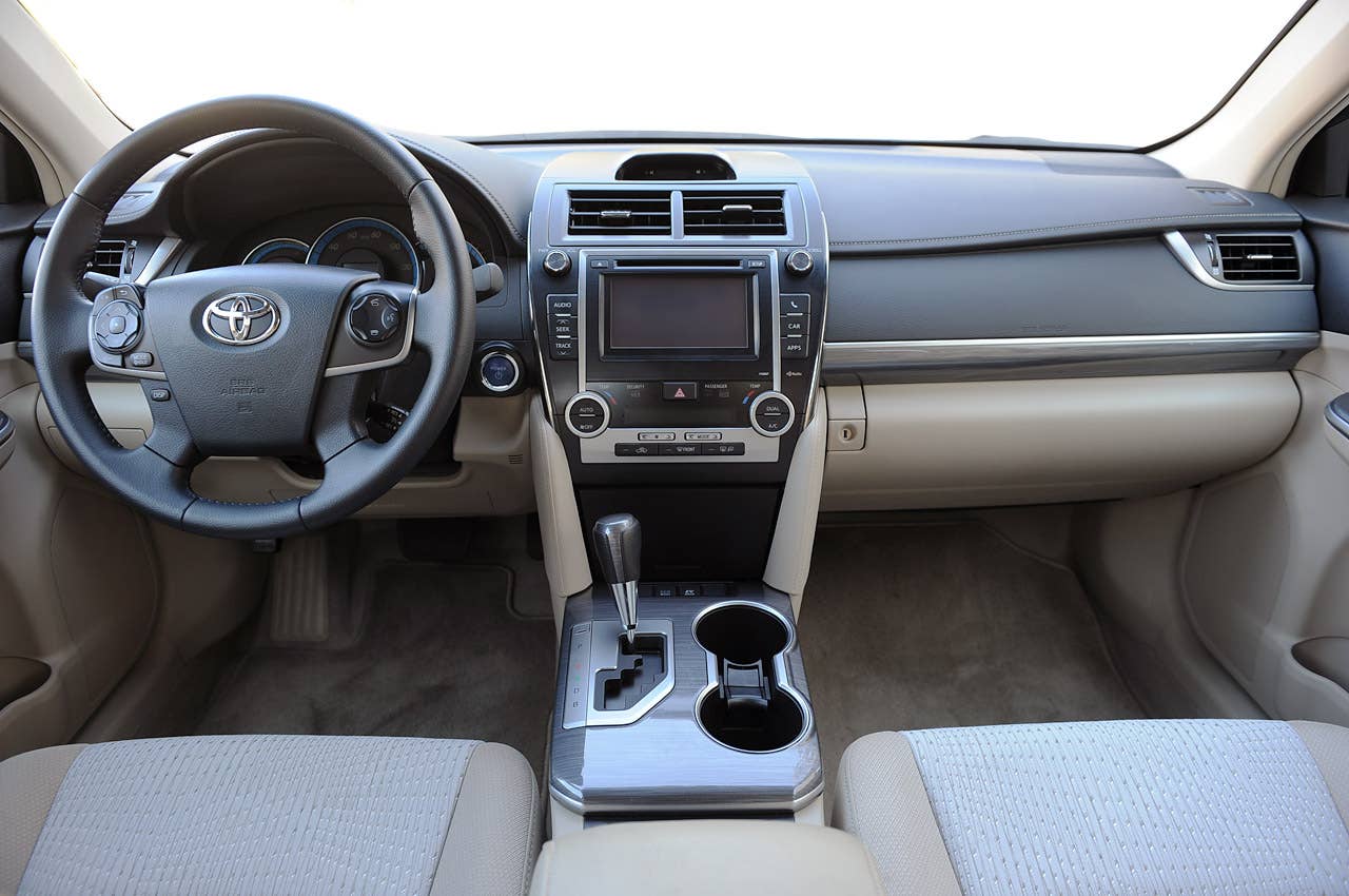 2013 Toyota Camry Hybrid interior