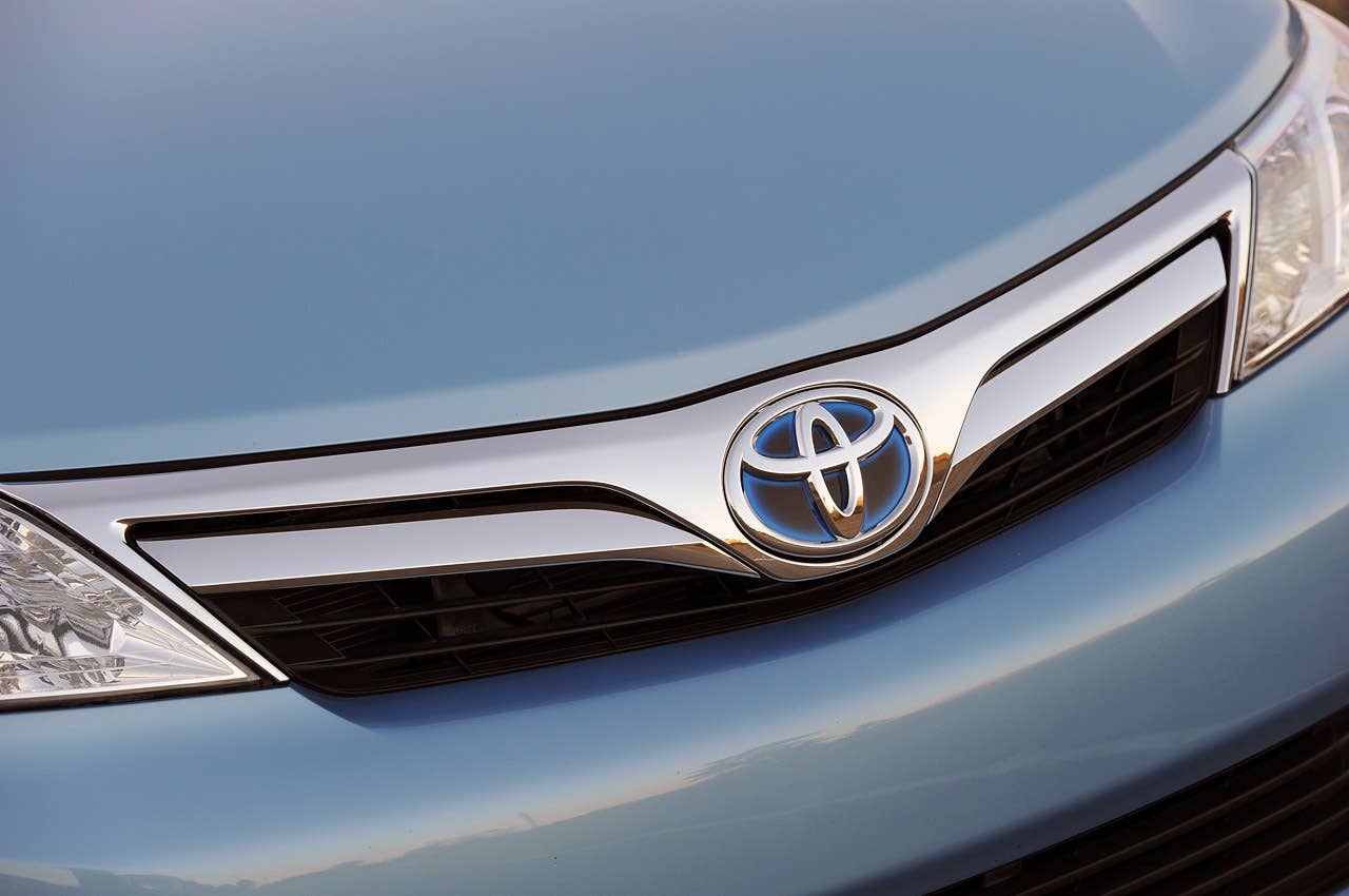 2013 Toyota Camry Hybrid grille