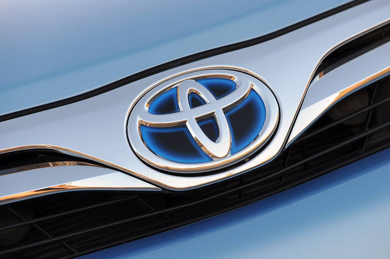 2013 Toyota Camry Hybrid grille