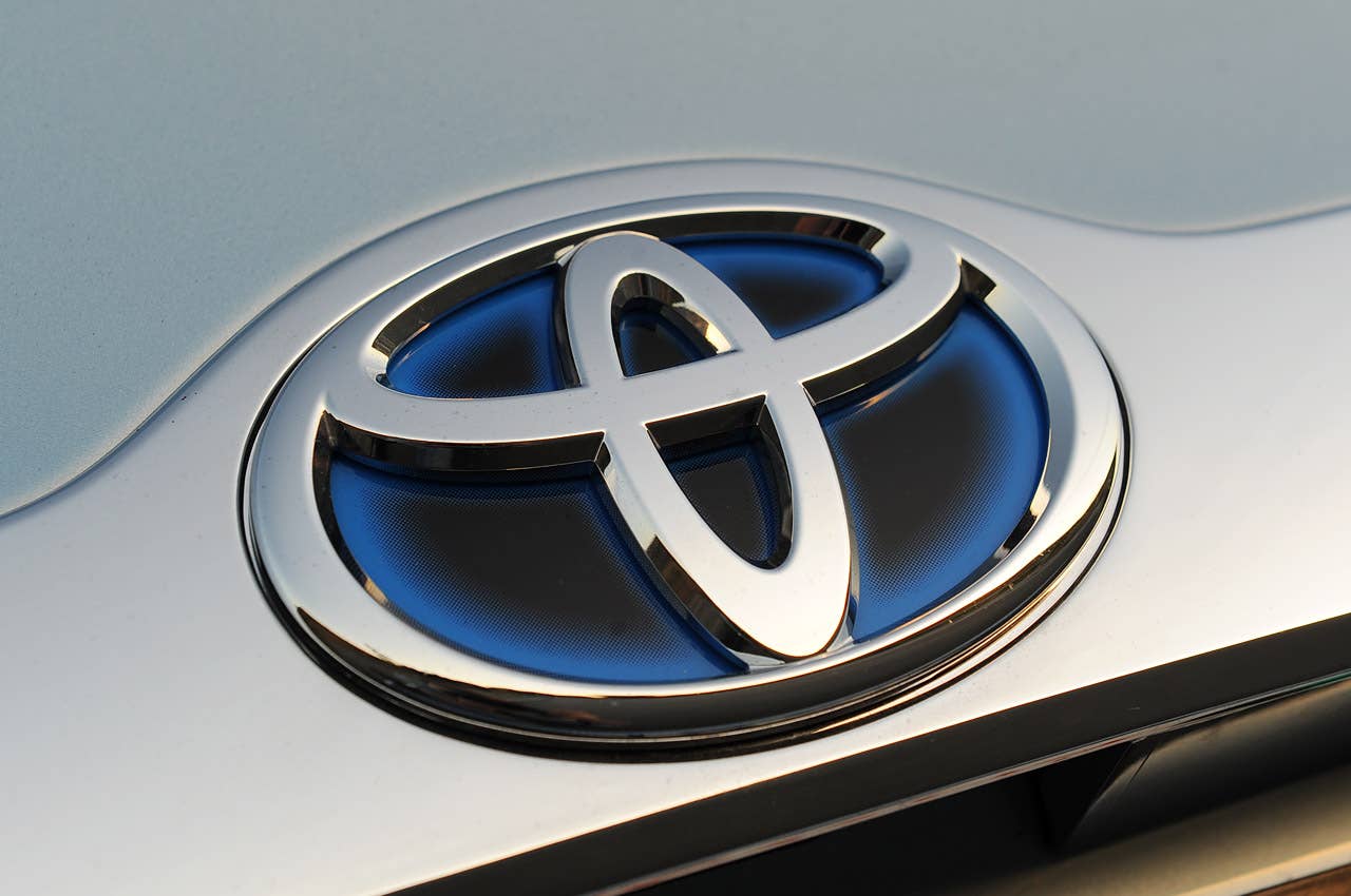 2013 Toyota Camry Hybrid logo