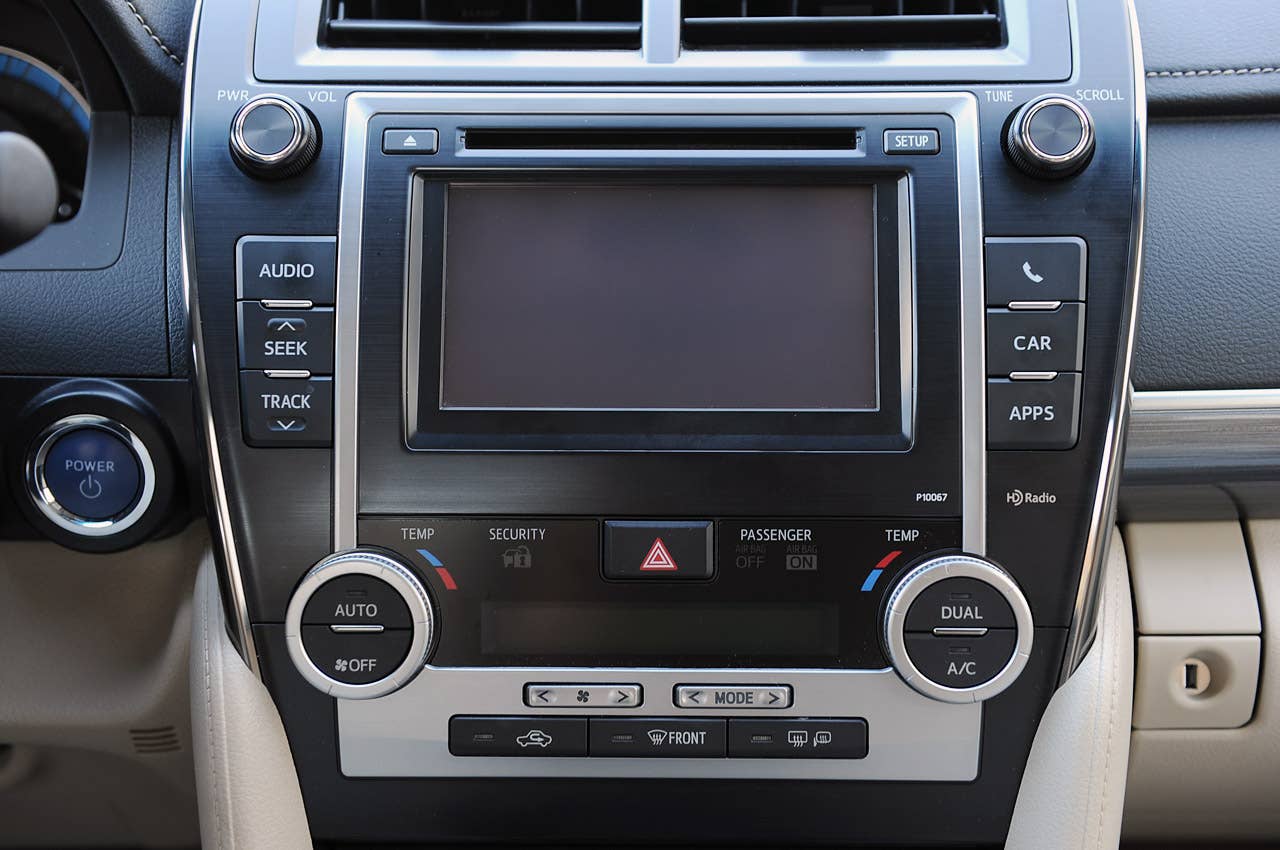 2013 Toyota Camry Hybrid instrument panel