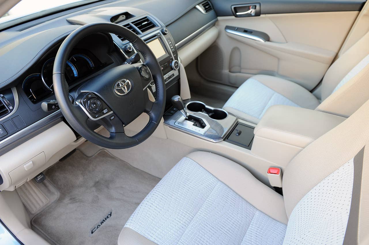 2013 Toyota Camry Hybrid interior