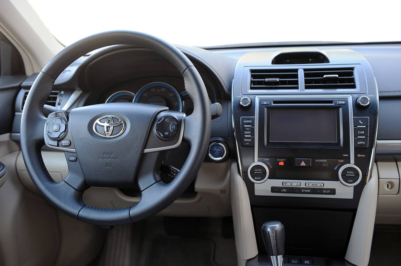 2013 Toyota Camry Hybrid interior