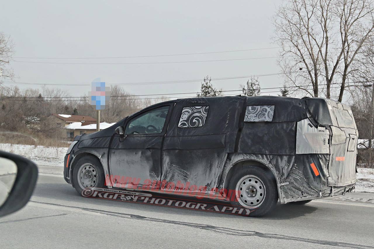 Next Chrysler Town & Country will have foot-operated rear doors - Autoblog