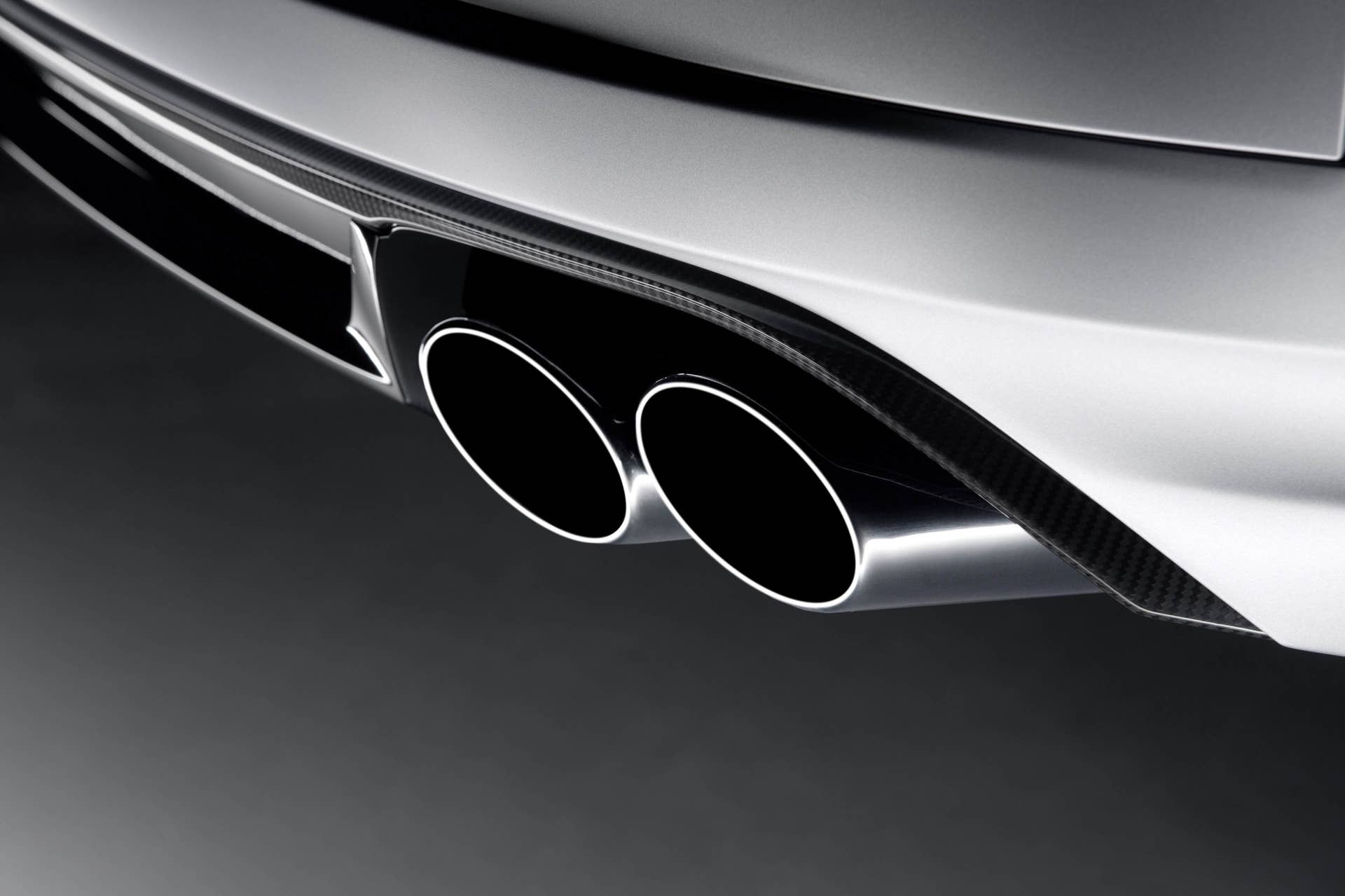 2016 Audi S8 Plus tailpipes