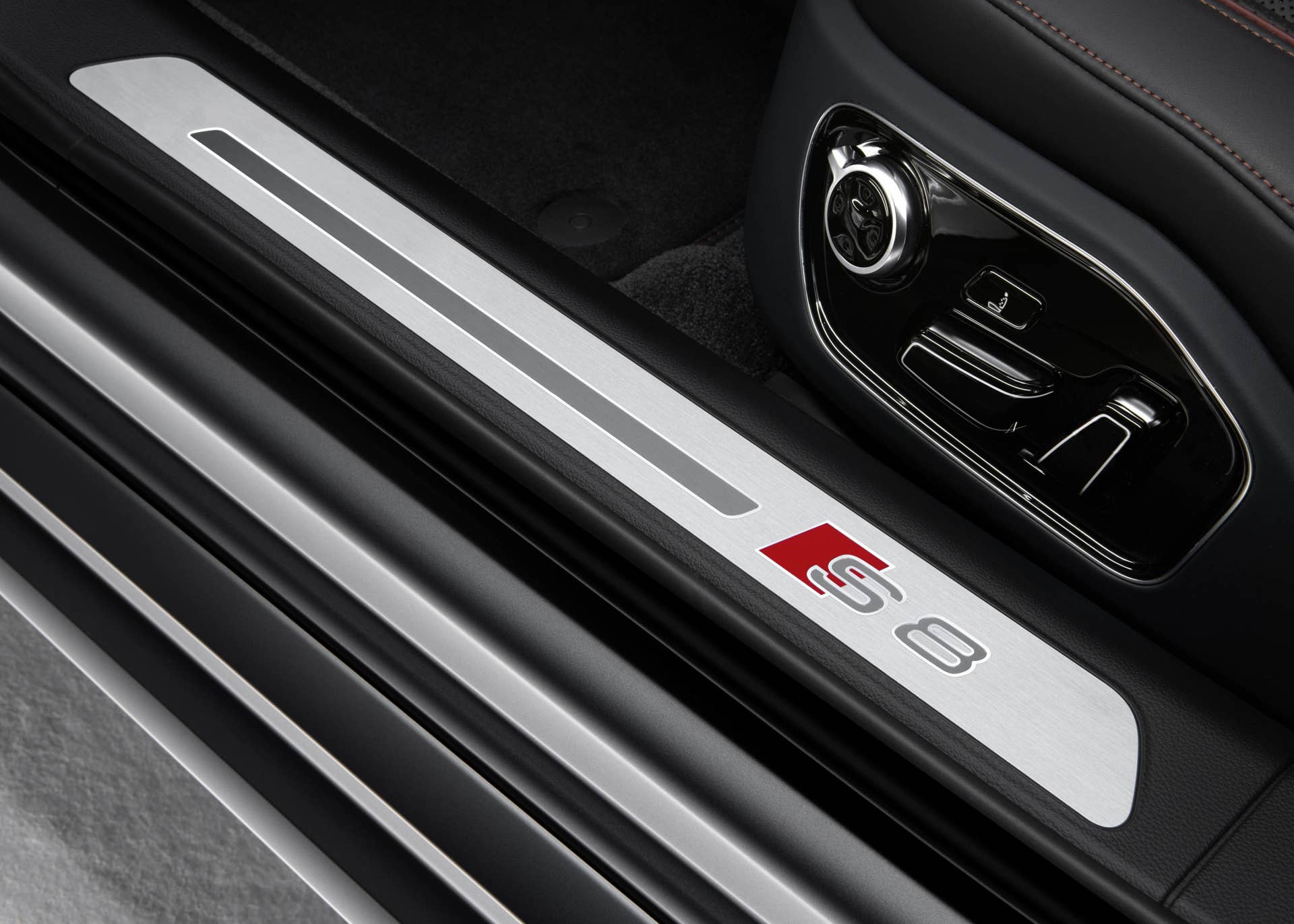 2016 Audi S8 Plus sill plate