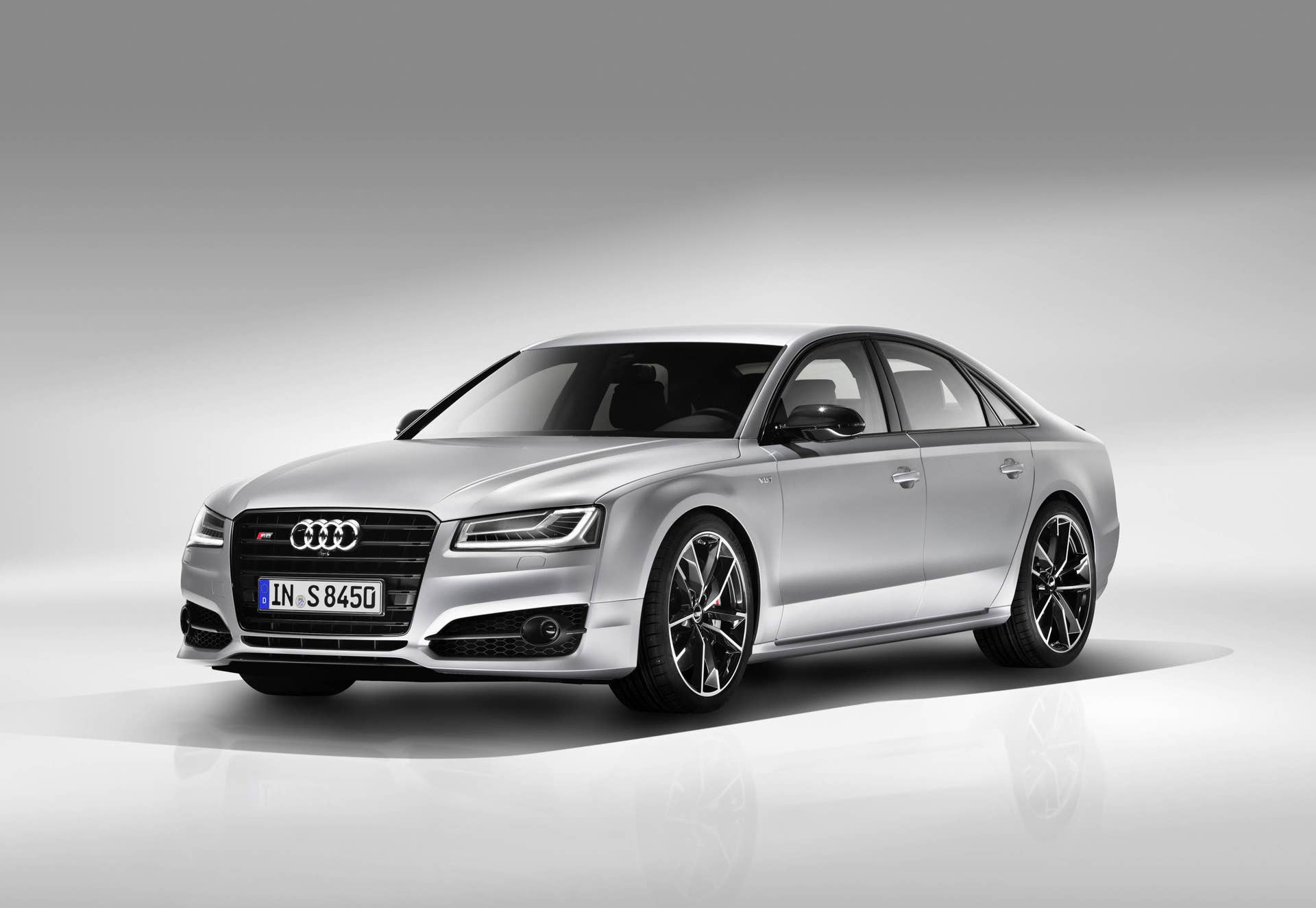 2016 Audi S8 Plus front 3/4 studio