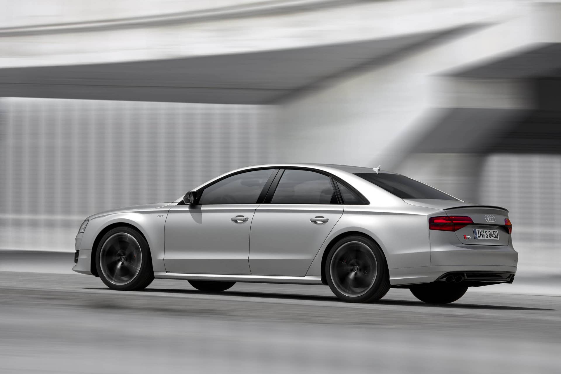 Audi S8 Plus 3/4 moving