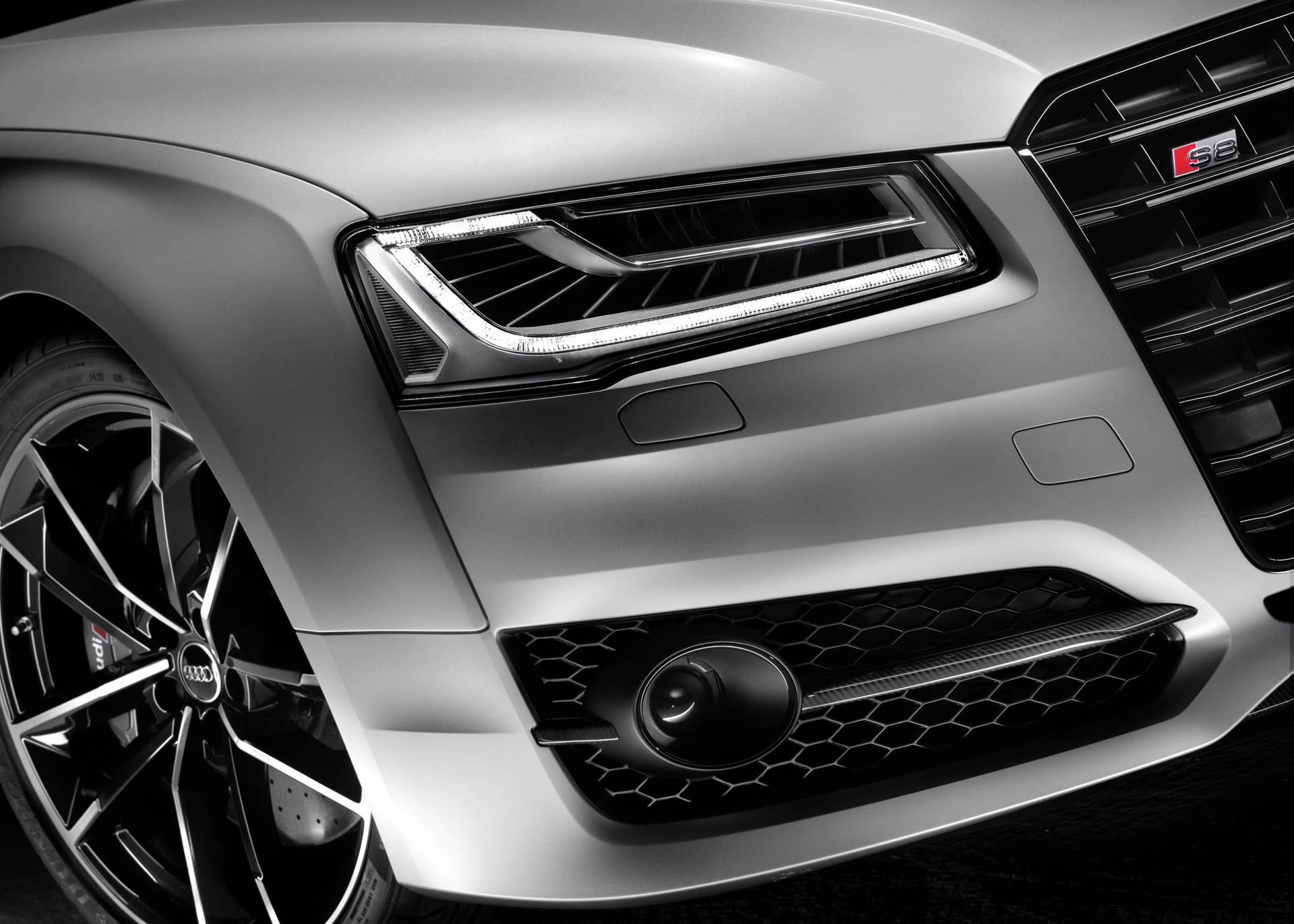 2016 Audi S8 Plus LED headlights