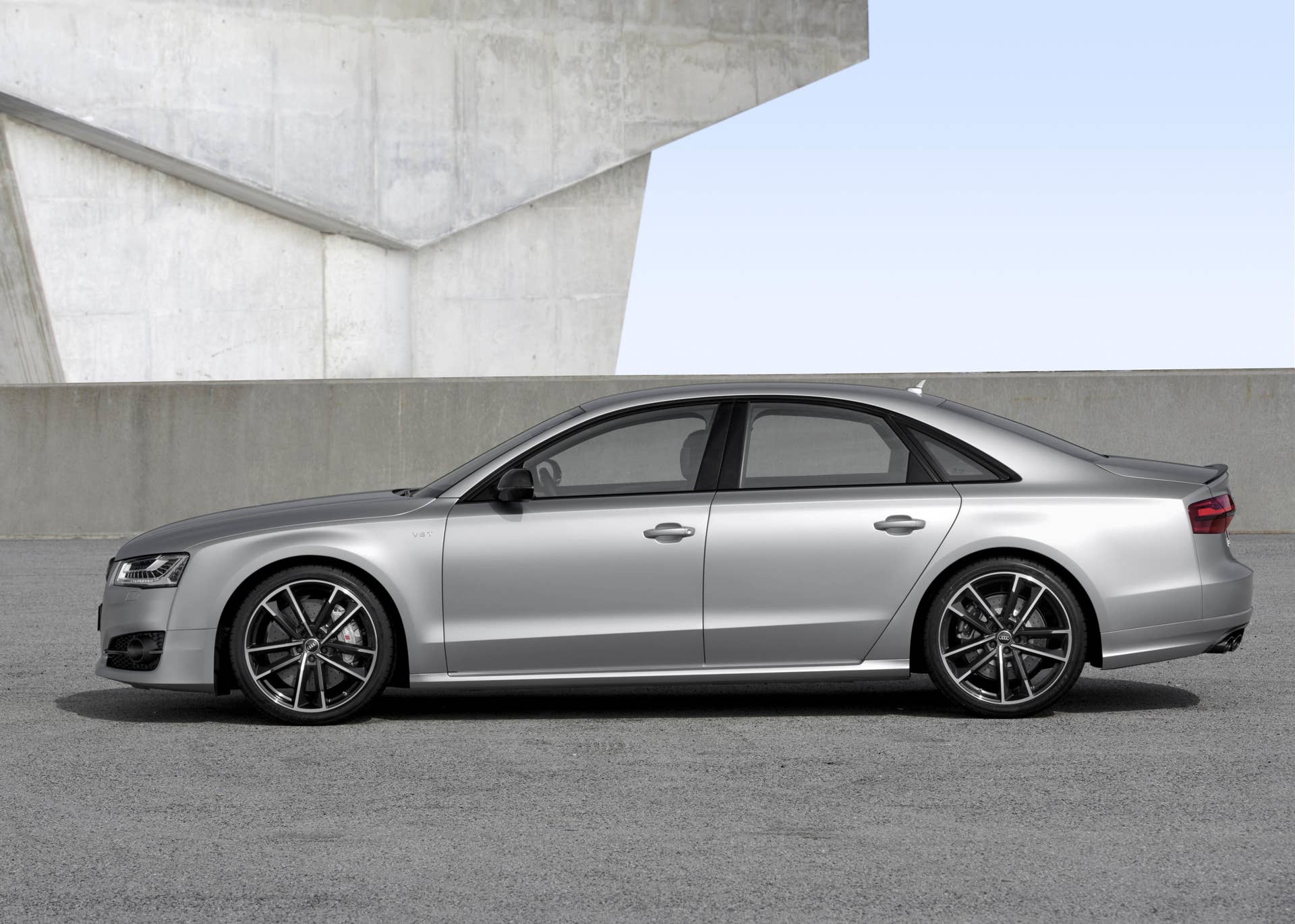 2016 Audi S8 Plus side