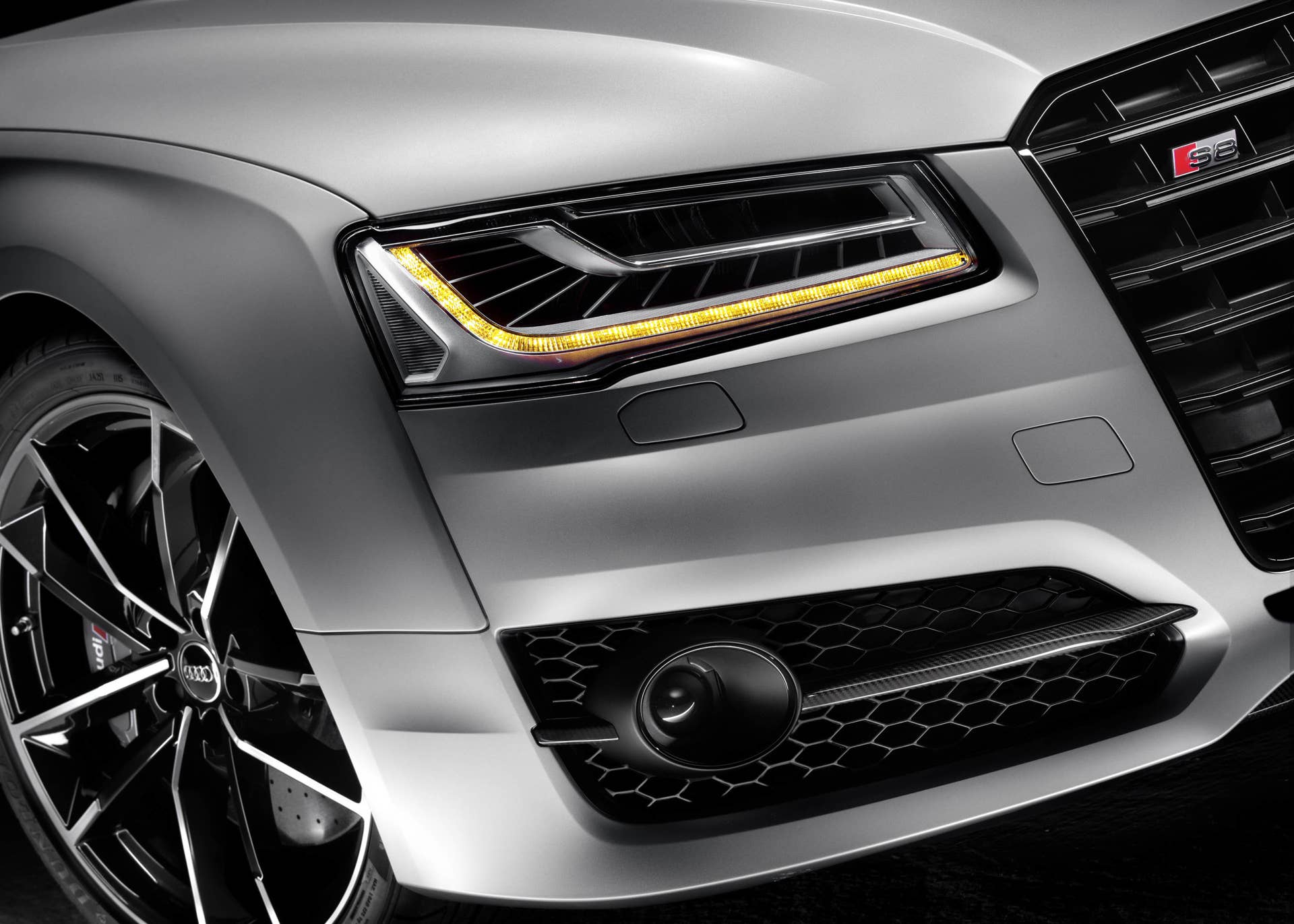 2016 Audi S8 Plus Matrix LED headlights